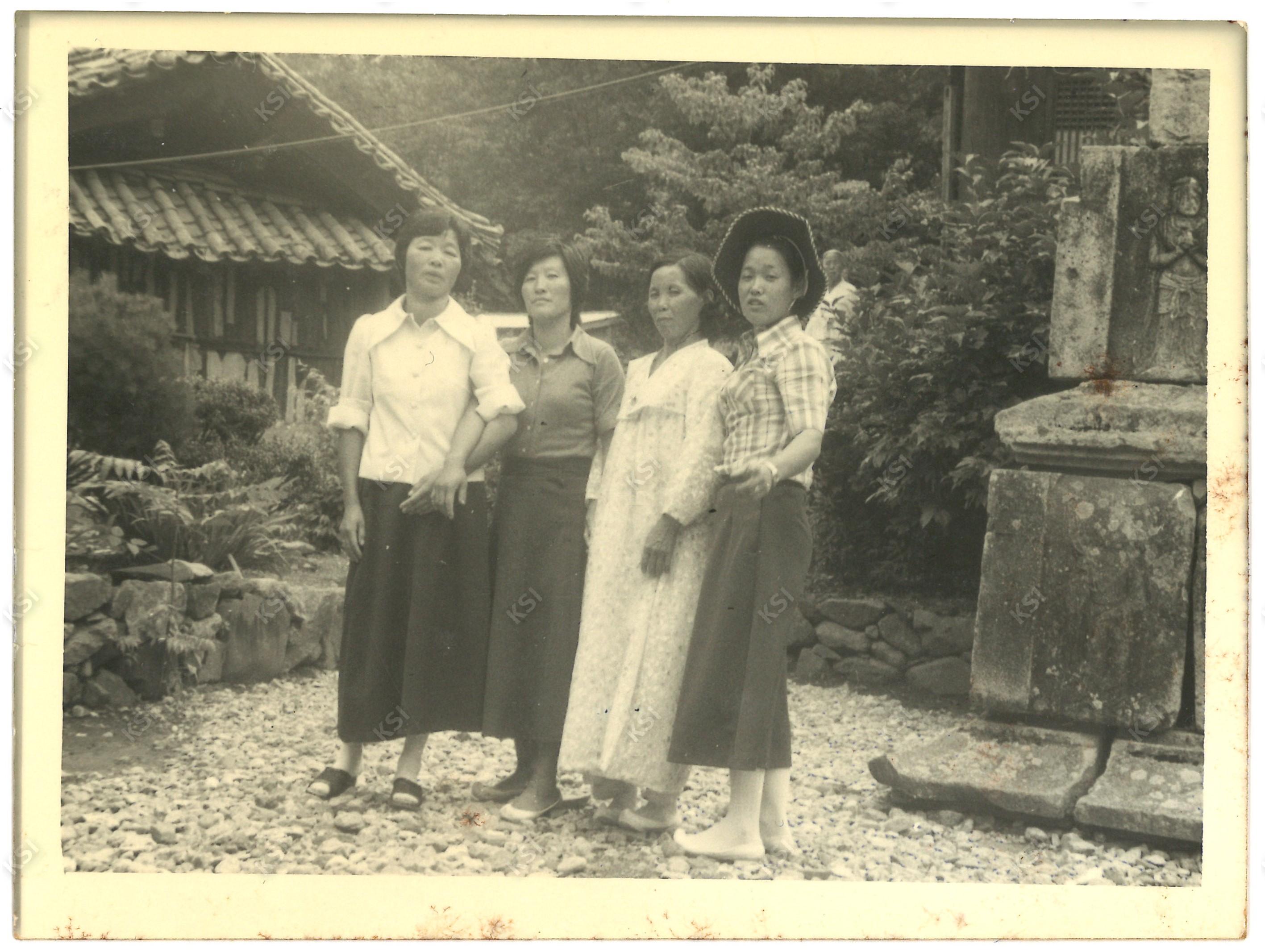 1968년 수몰 전 내살미 동서 기념사진