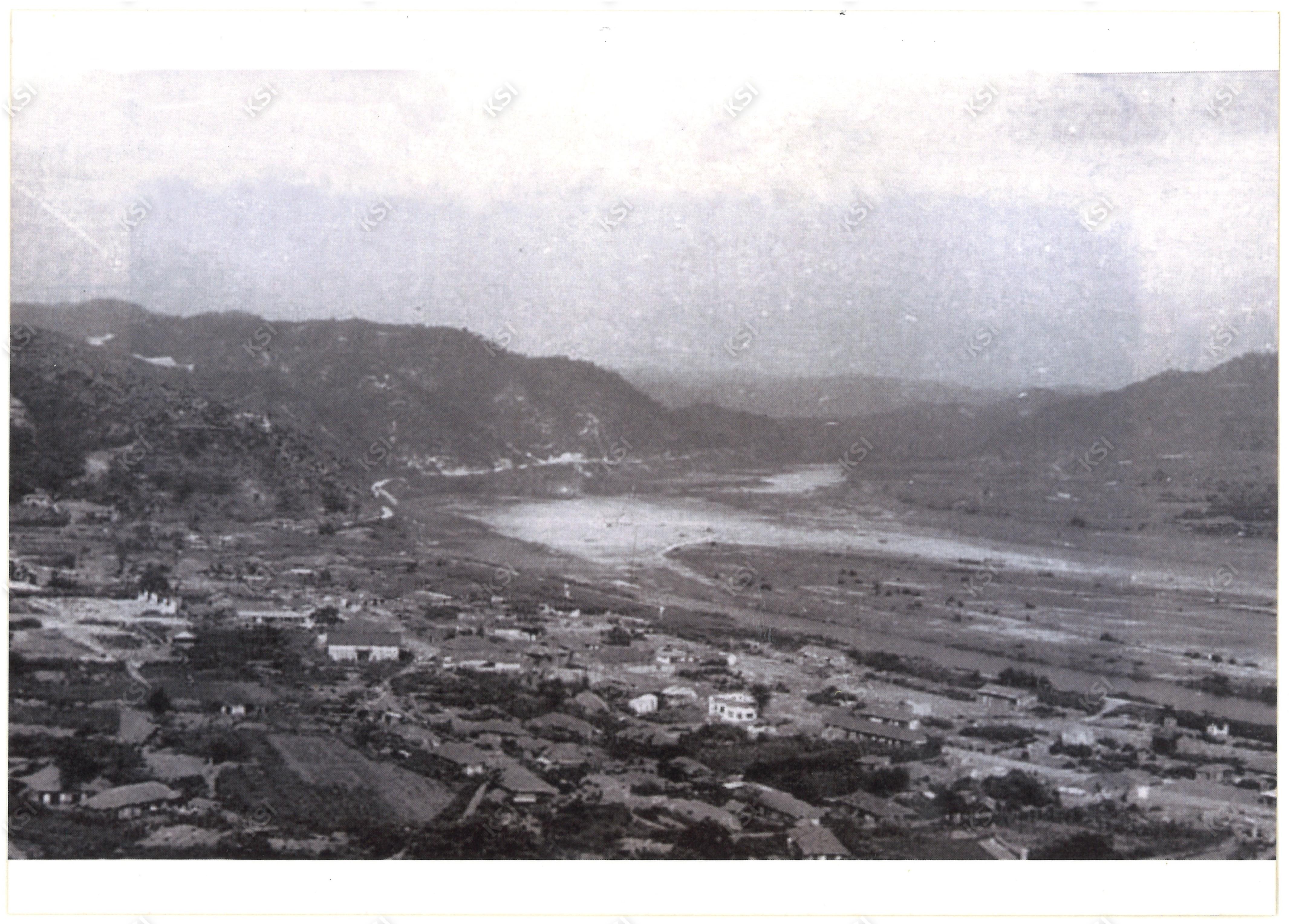 1970년대 중반 신단지에서 본 구 예안 장터