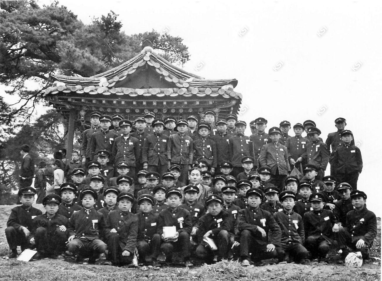 1970년 예안중 2년 소풍(도산서원 시사단)