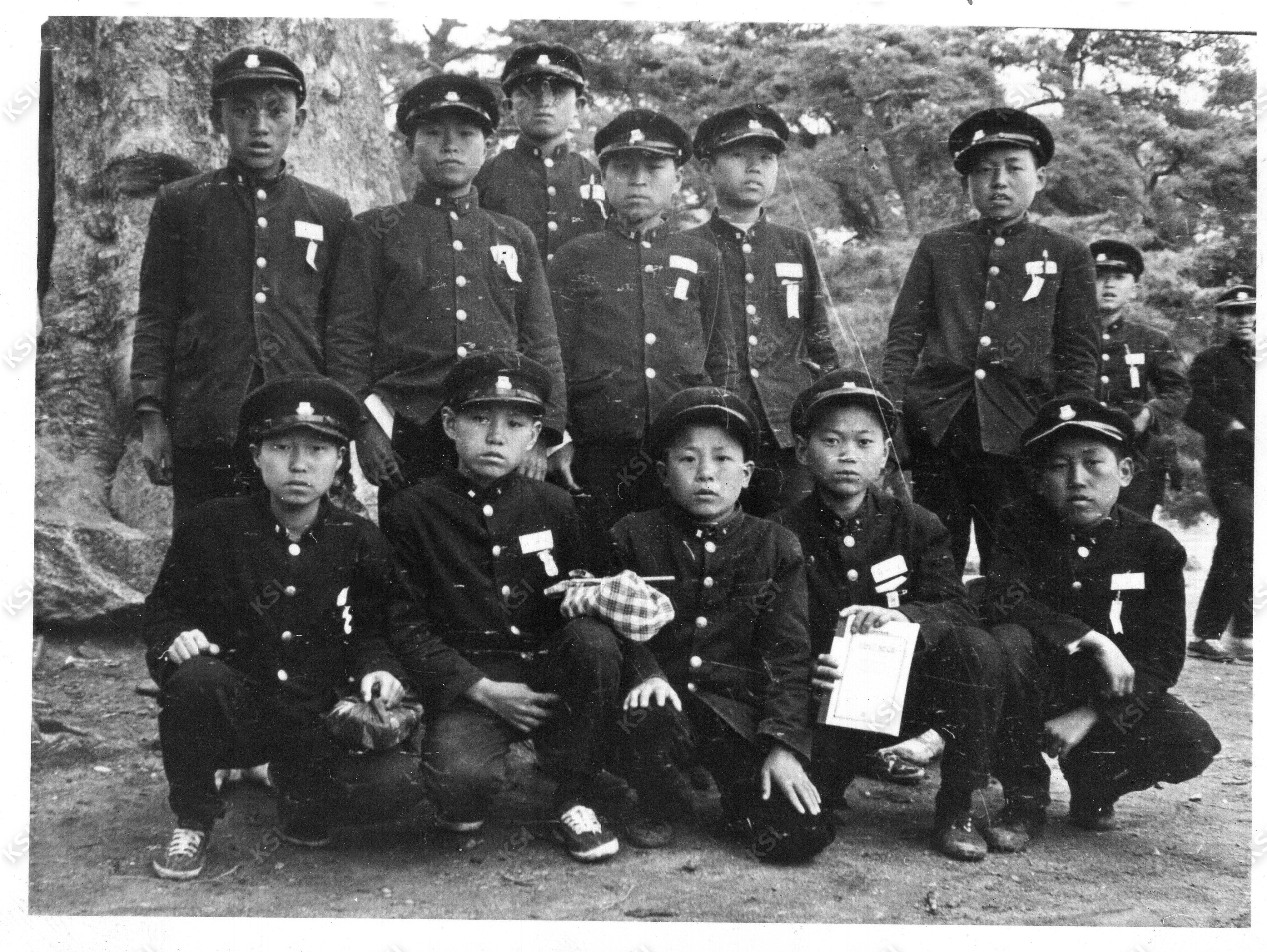 1970년 예안중 2년 도산서원 건너 섬마 고목 앞