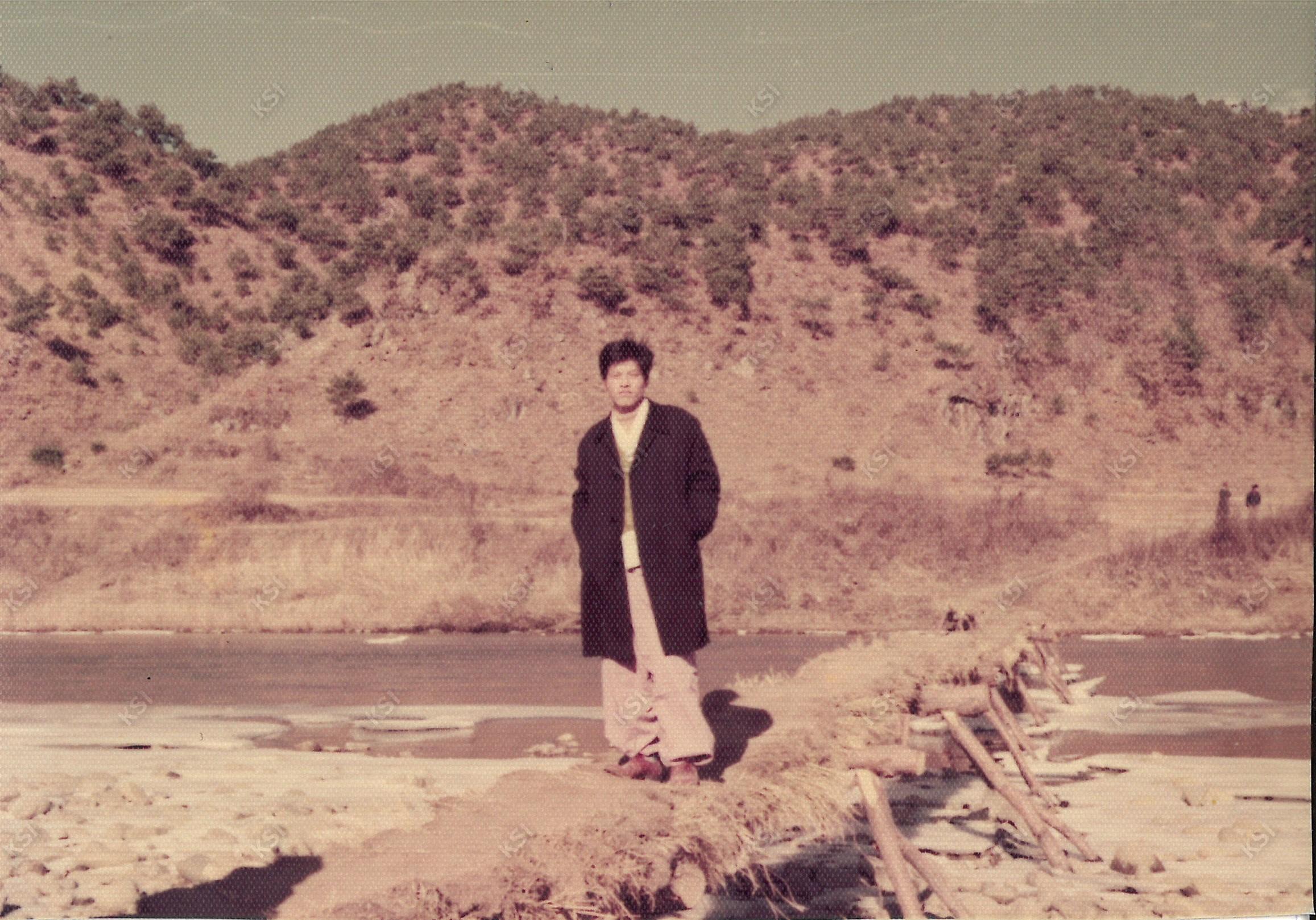 1974년 의인 앞 섶다리에서