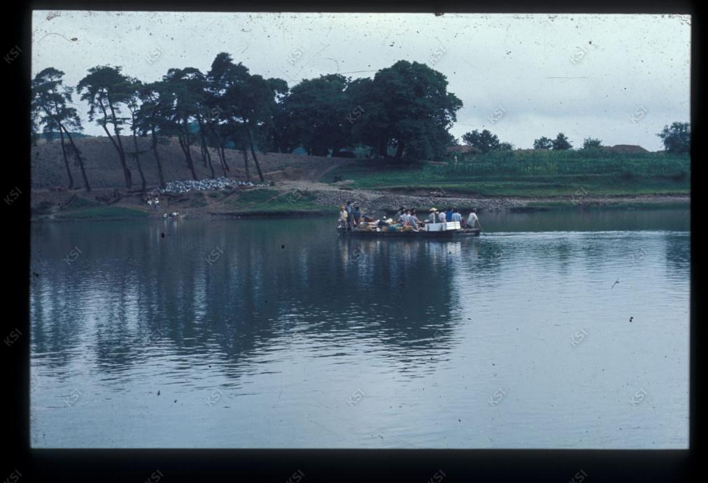 1975년 도산서원 앞 나룻배