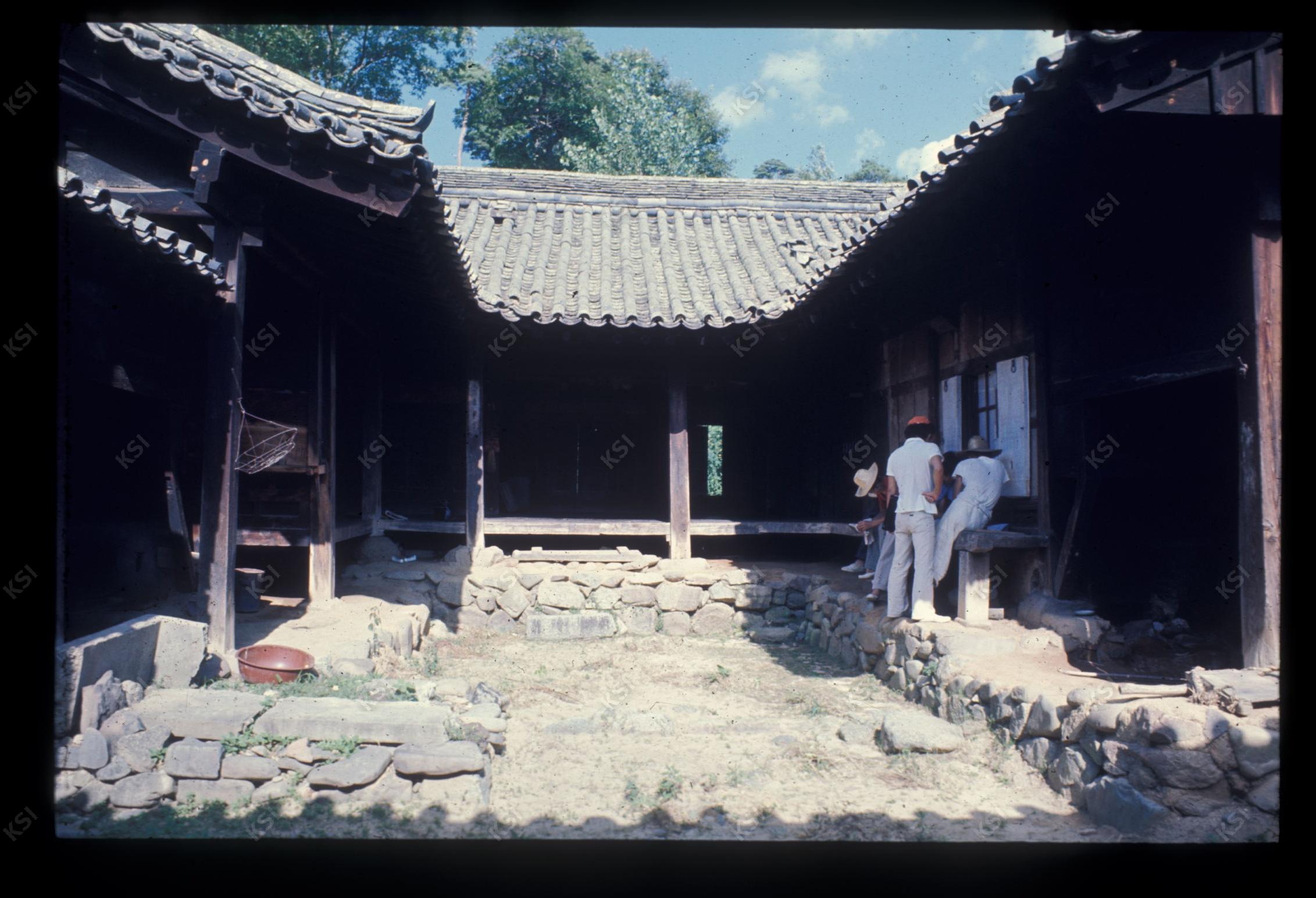 1975년 의인