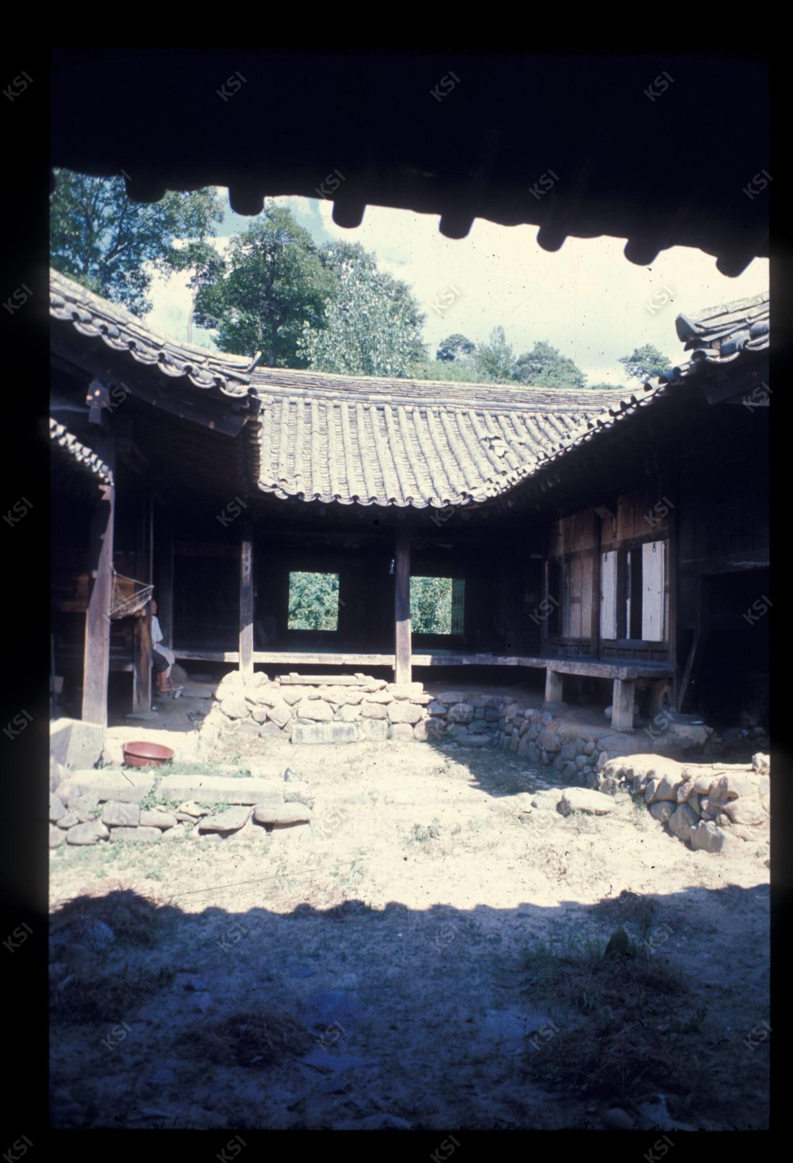 1975년 의인