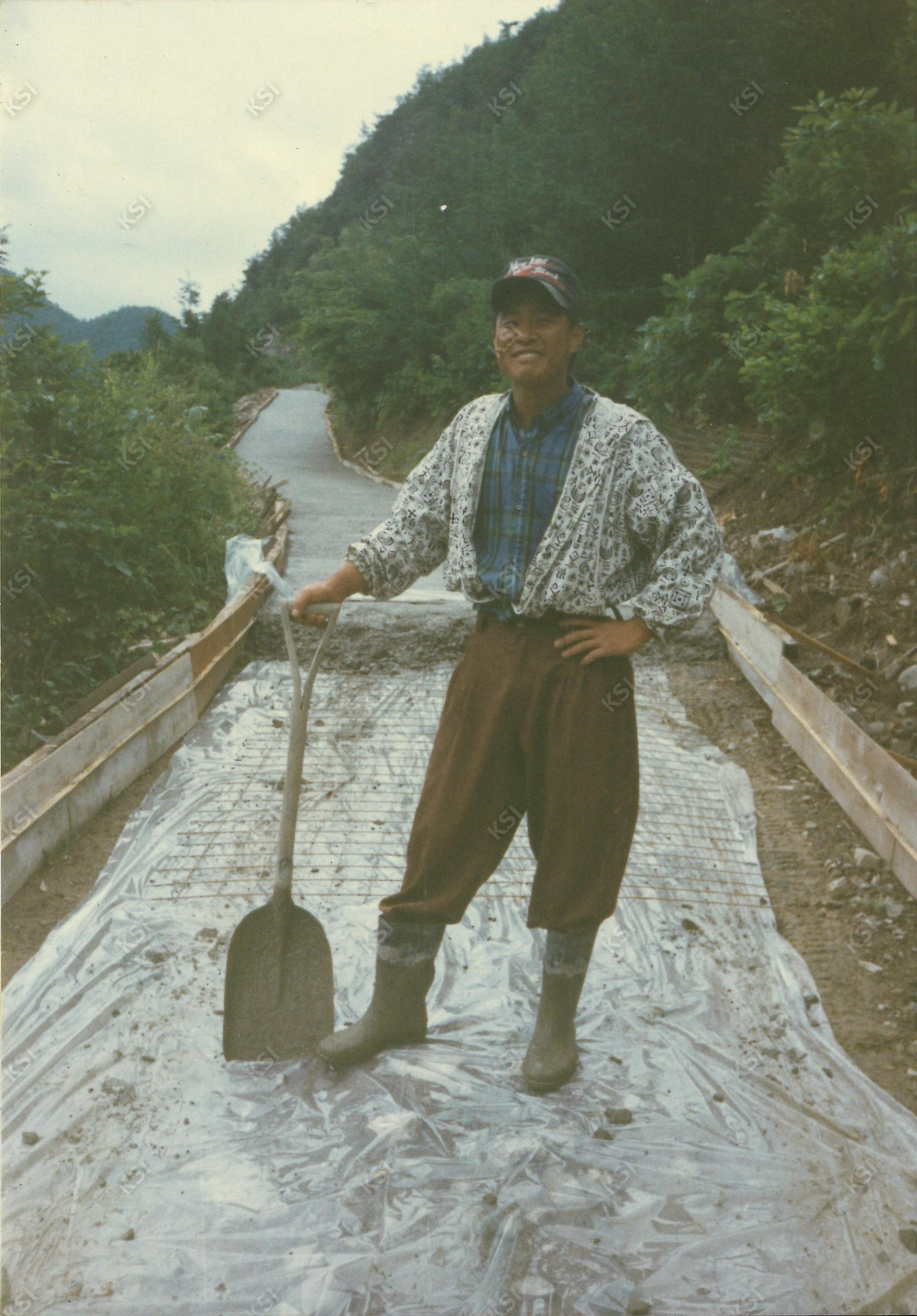 1980년대 가송리 올미재 도로 포장