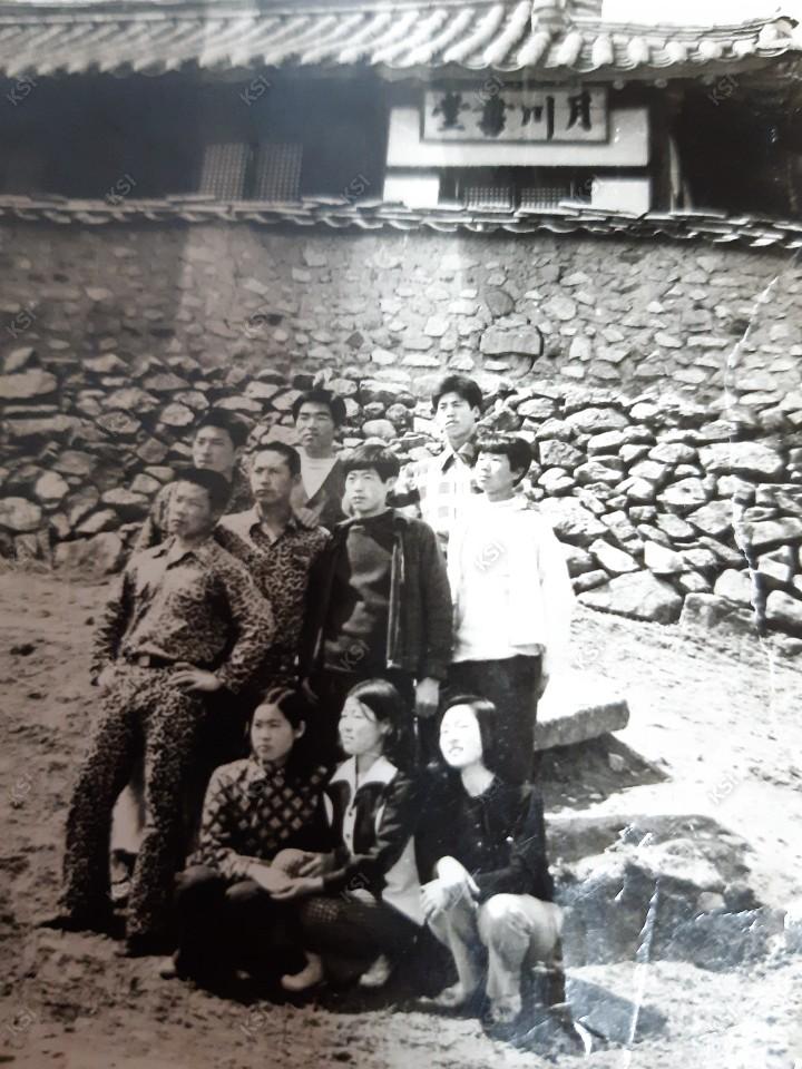1960년대 월천서당 앞에서