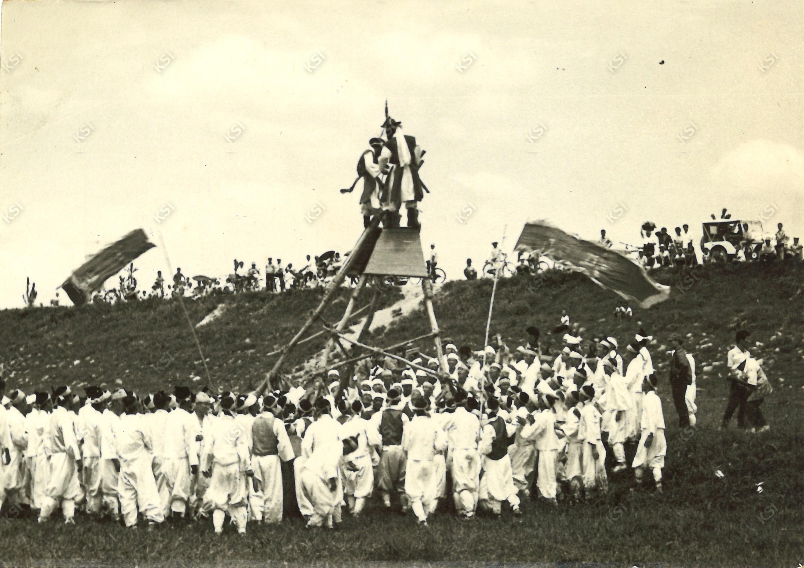 1968년 강변 철교 앞에서