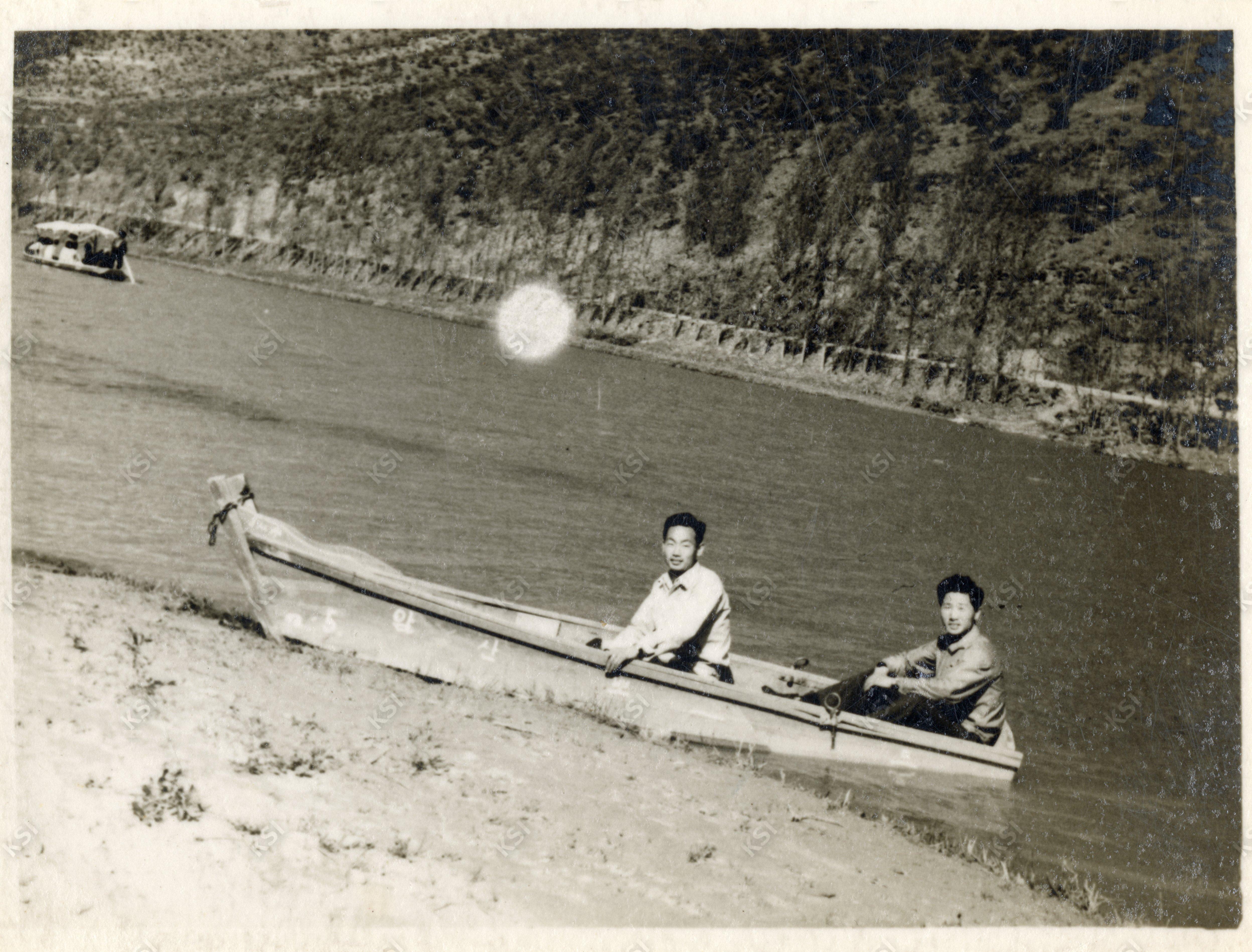 1964년 4월 암산보트장에서