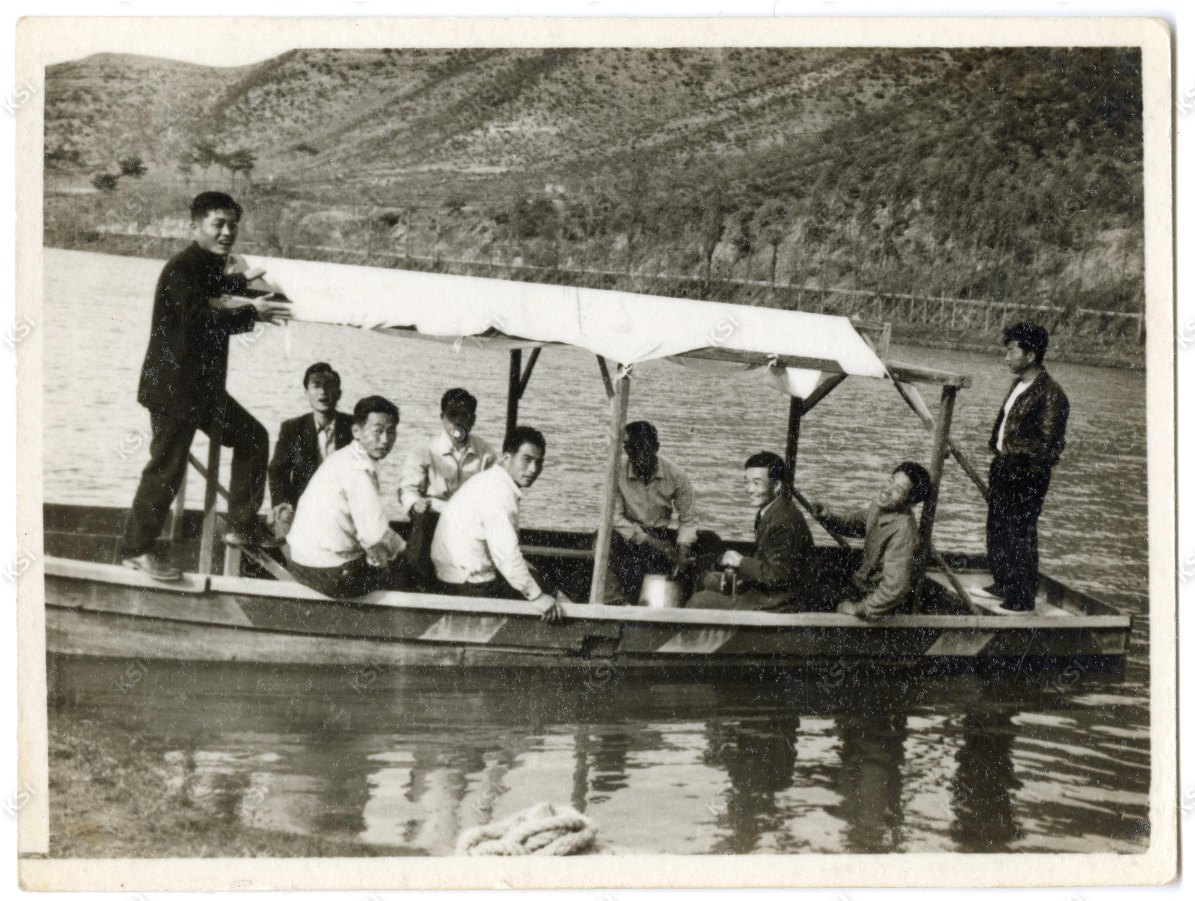 1964년 암산보트장에서