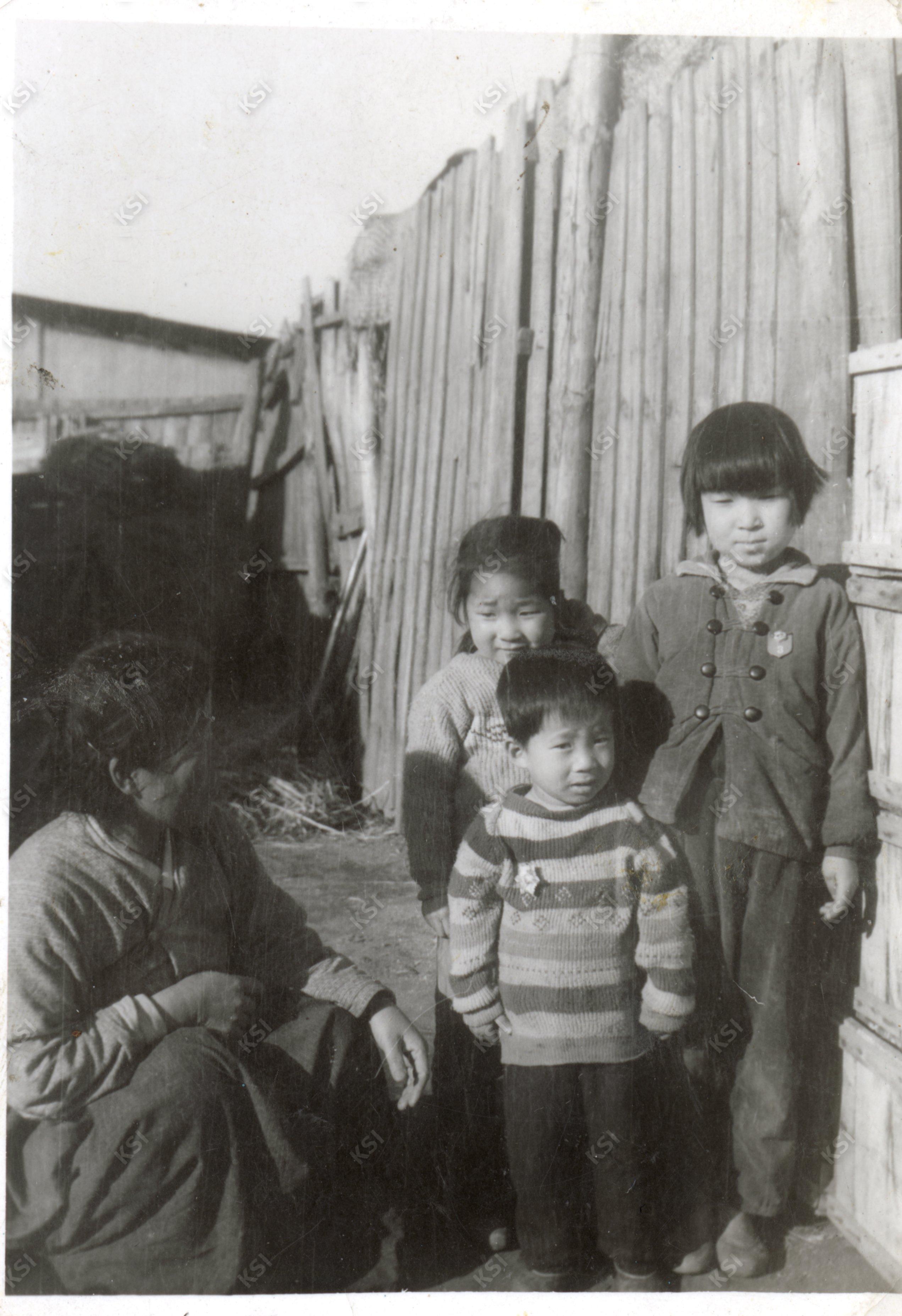 1962년경 교학사 옆 최정형외과 부근 남부동 자택에서