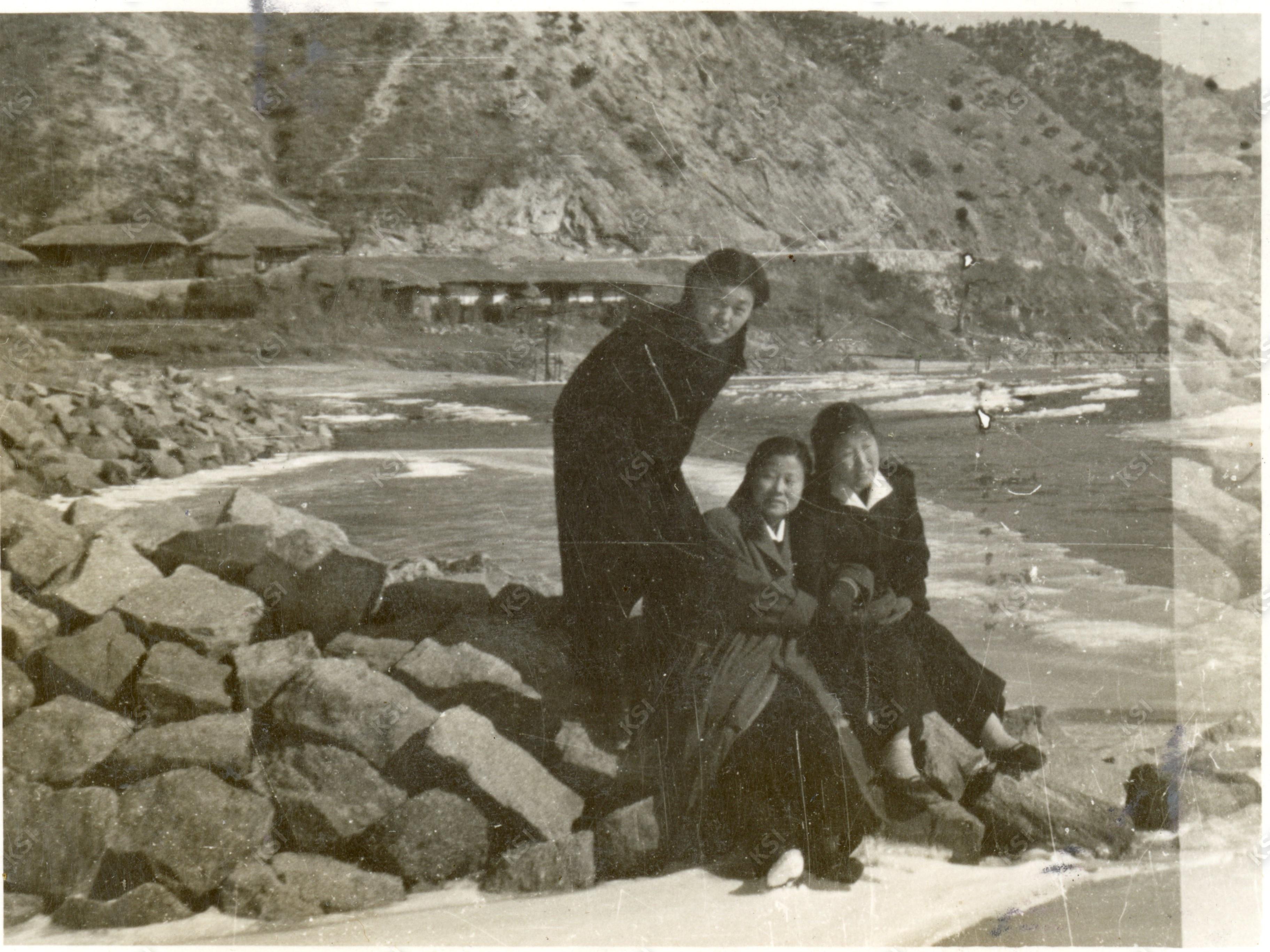 1958년 예안 낙동강가에서