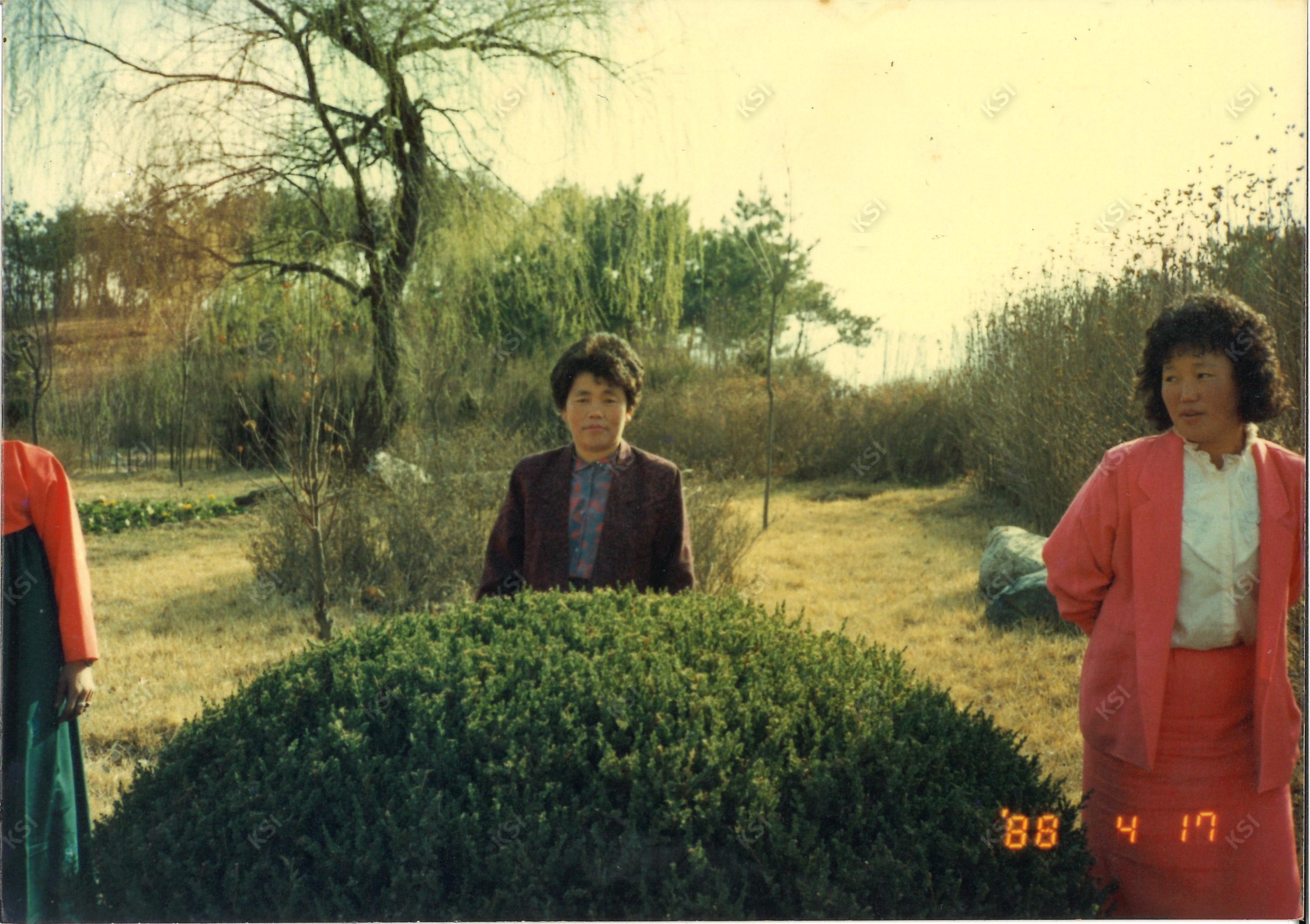1988년 남편과 결혼식 참석차 외출