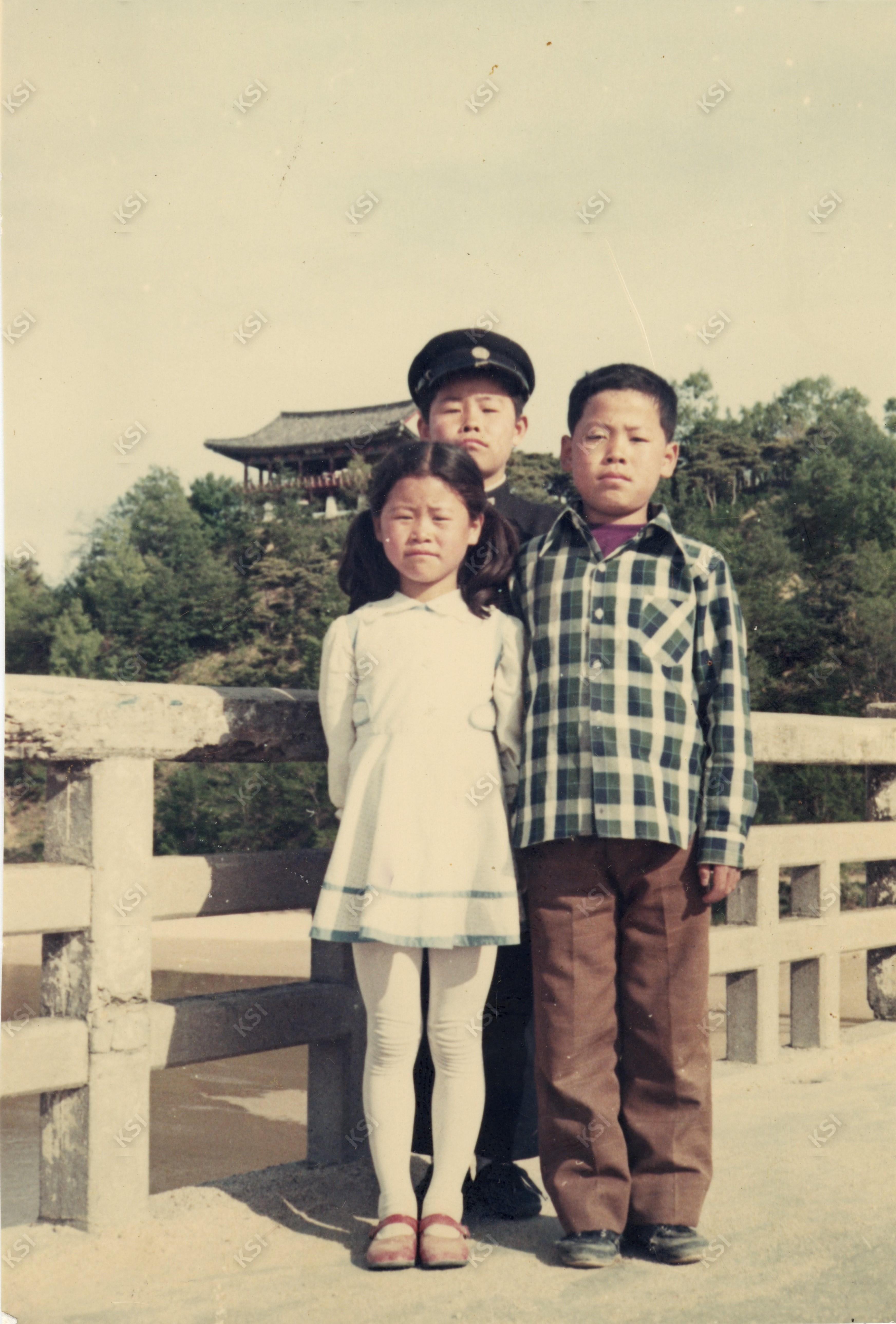 1970년대 영호루가 보이는 안동교에서