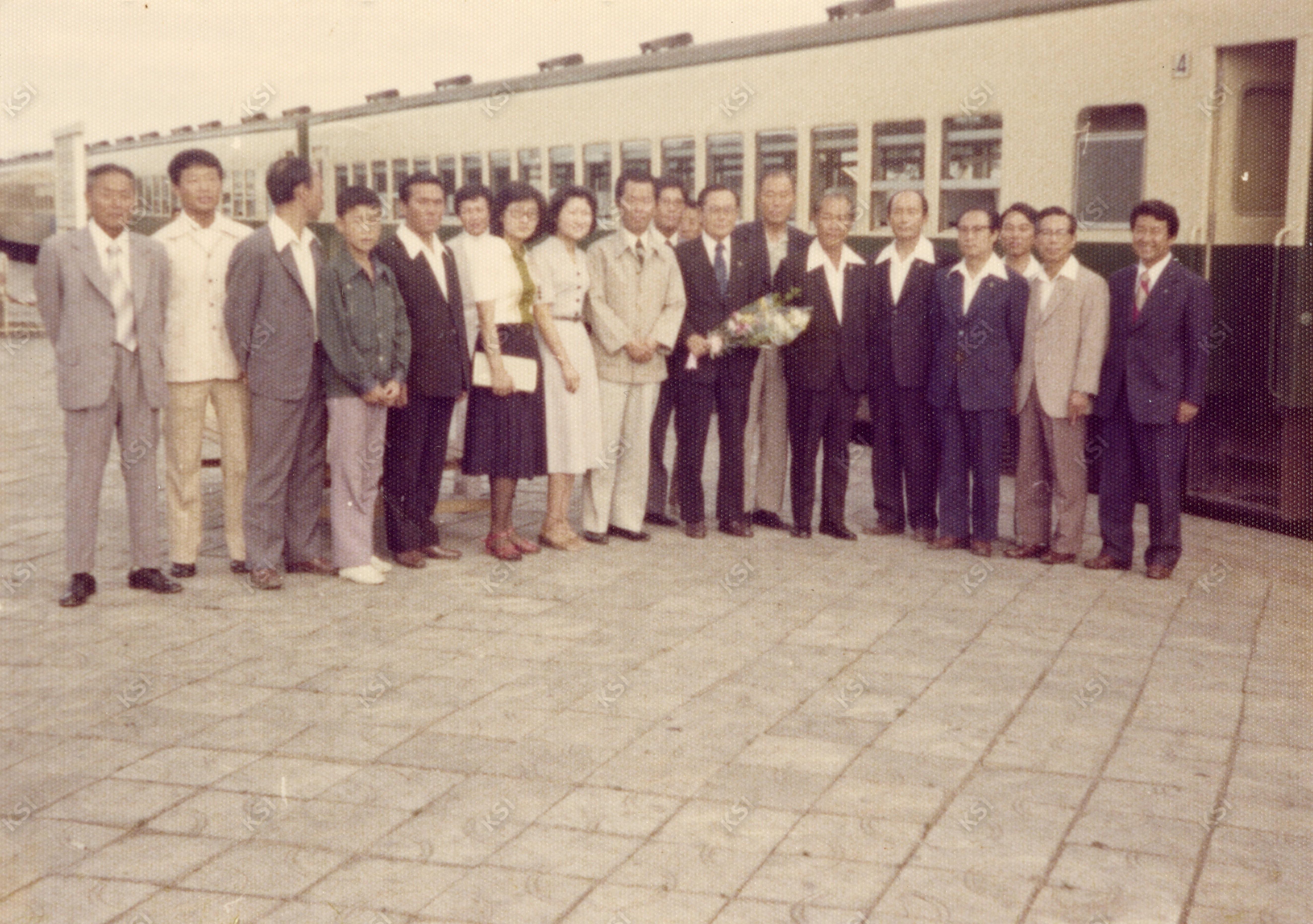 1975년 8월 5일 안동역에서 배웅