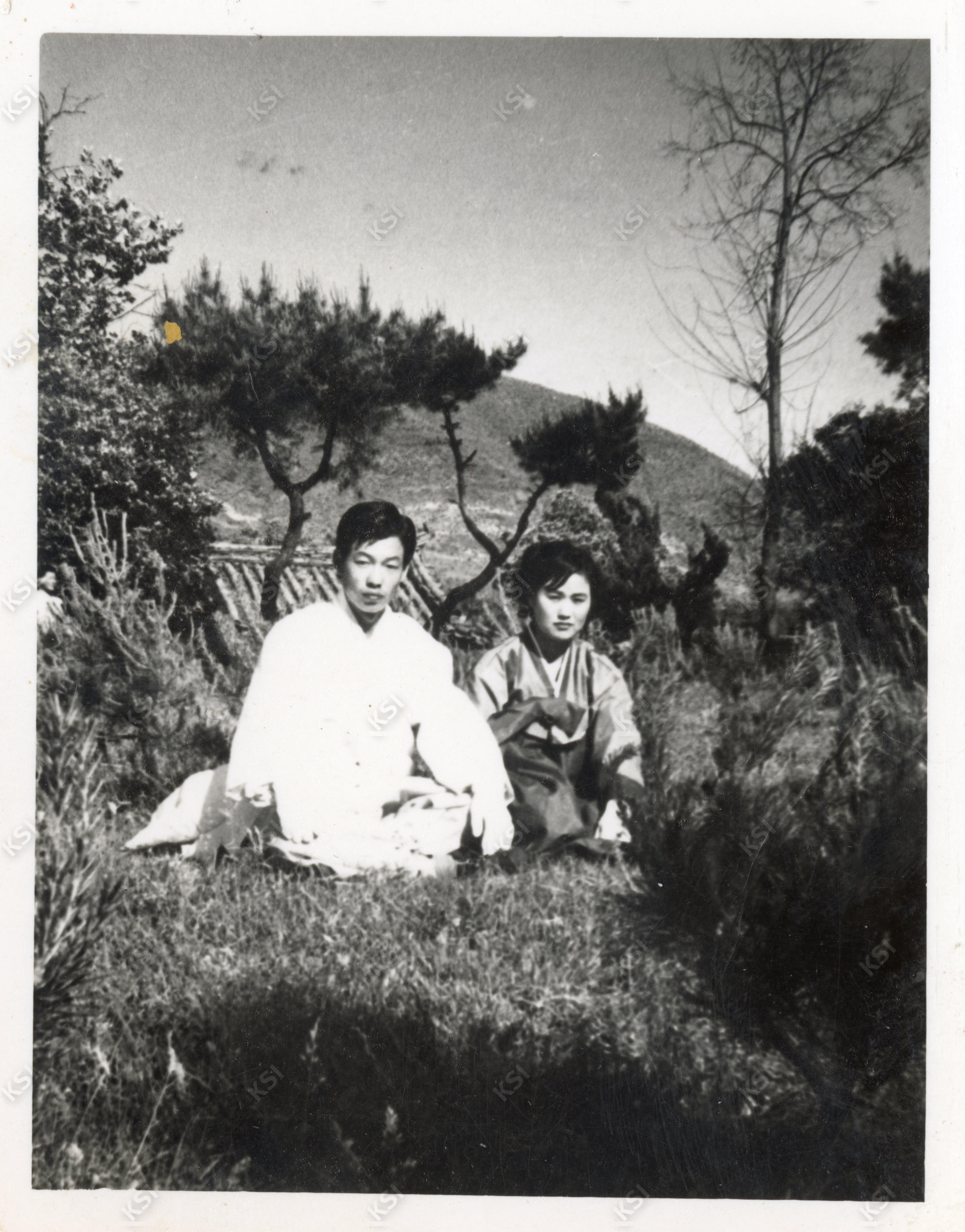 1970년대 결혼식을 마치고 일직 처가댁에서 삼촌내외