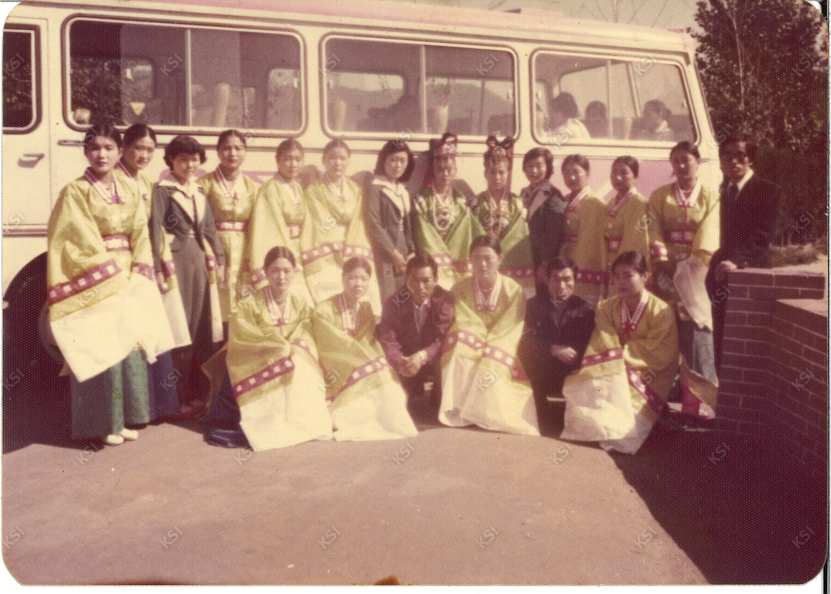 1977년 경안여상 3학년 때 놋다리밟기