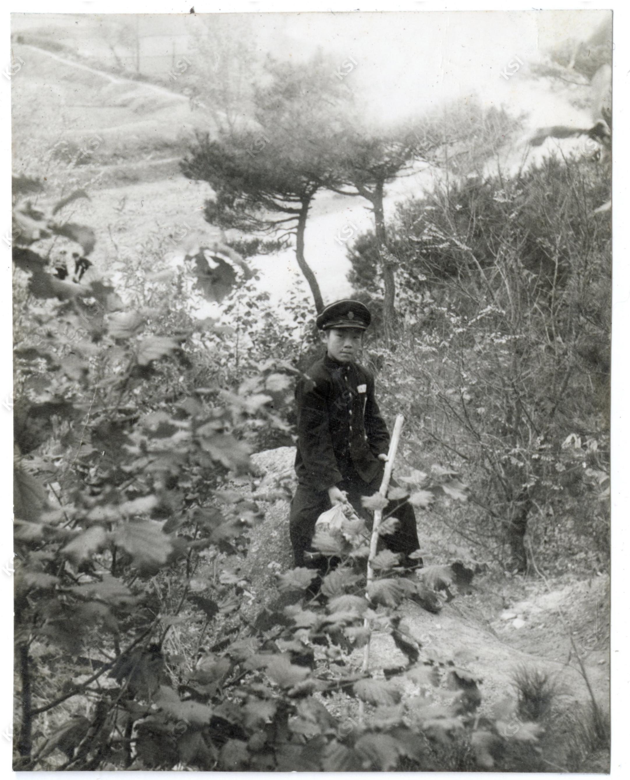 1959년 안동중학교 재학 시절 태화동 서악사 부근에서