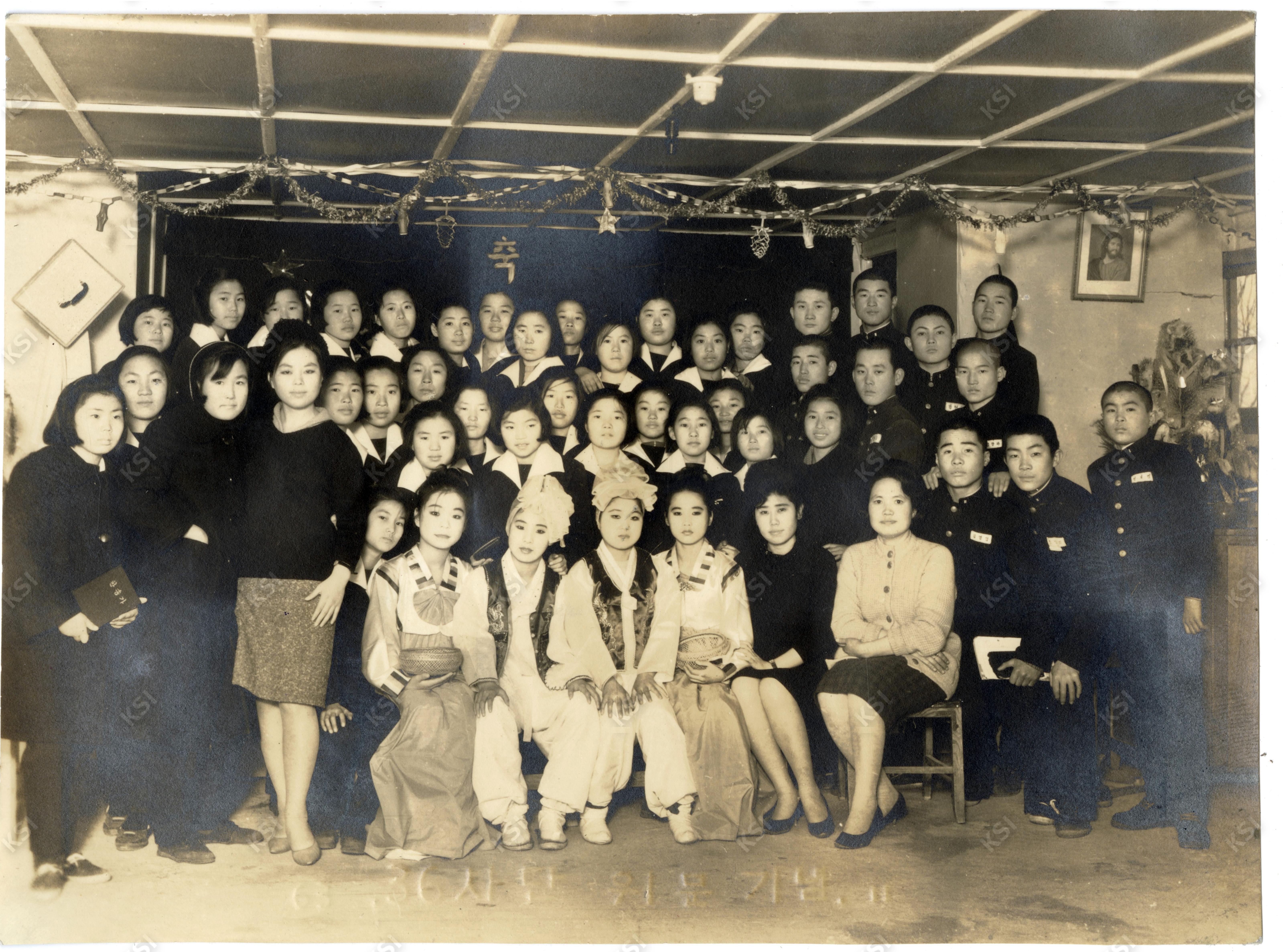 1963년 36사단 위문공연 기념촬영
