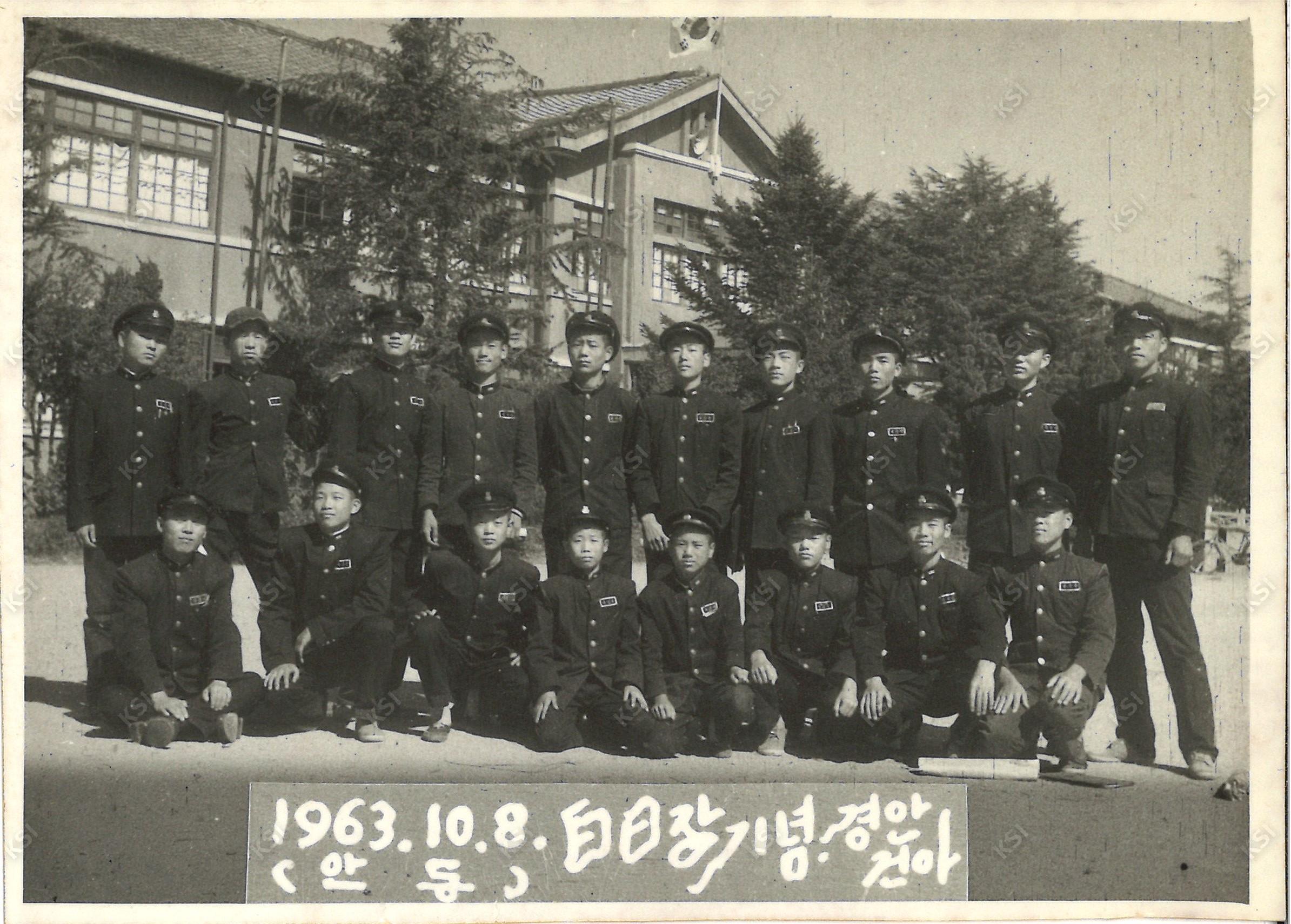 1963년 7월 안동문화원에서 연 창작만화 2인전