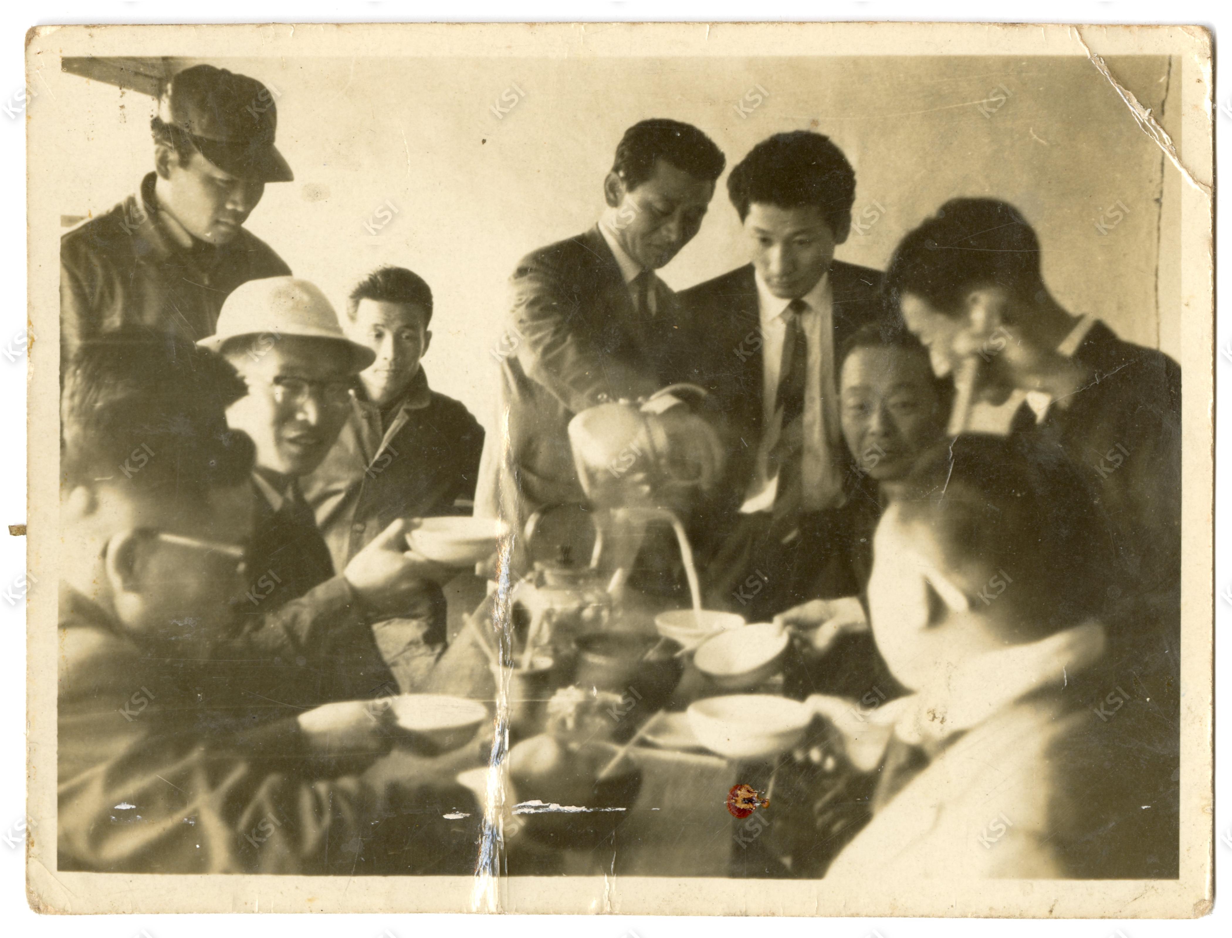 1960년대 안동 어느 대폿집에서 남편