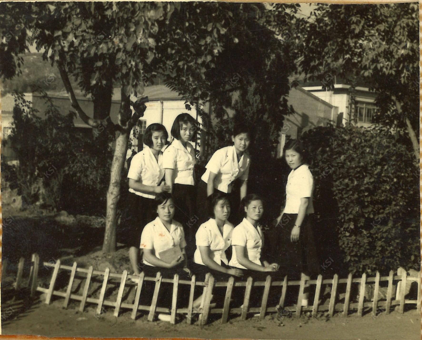 1965년 여름 경안여상 1학년 재학시절 안동역 인근에서