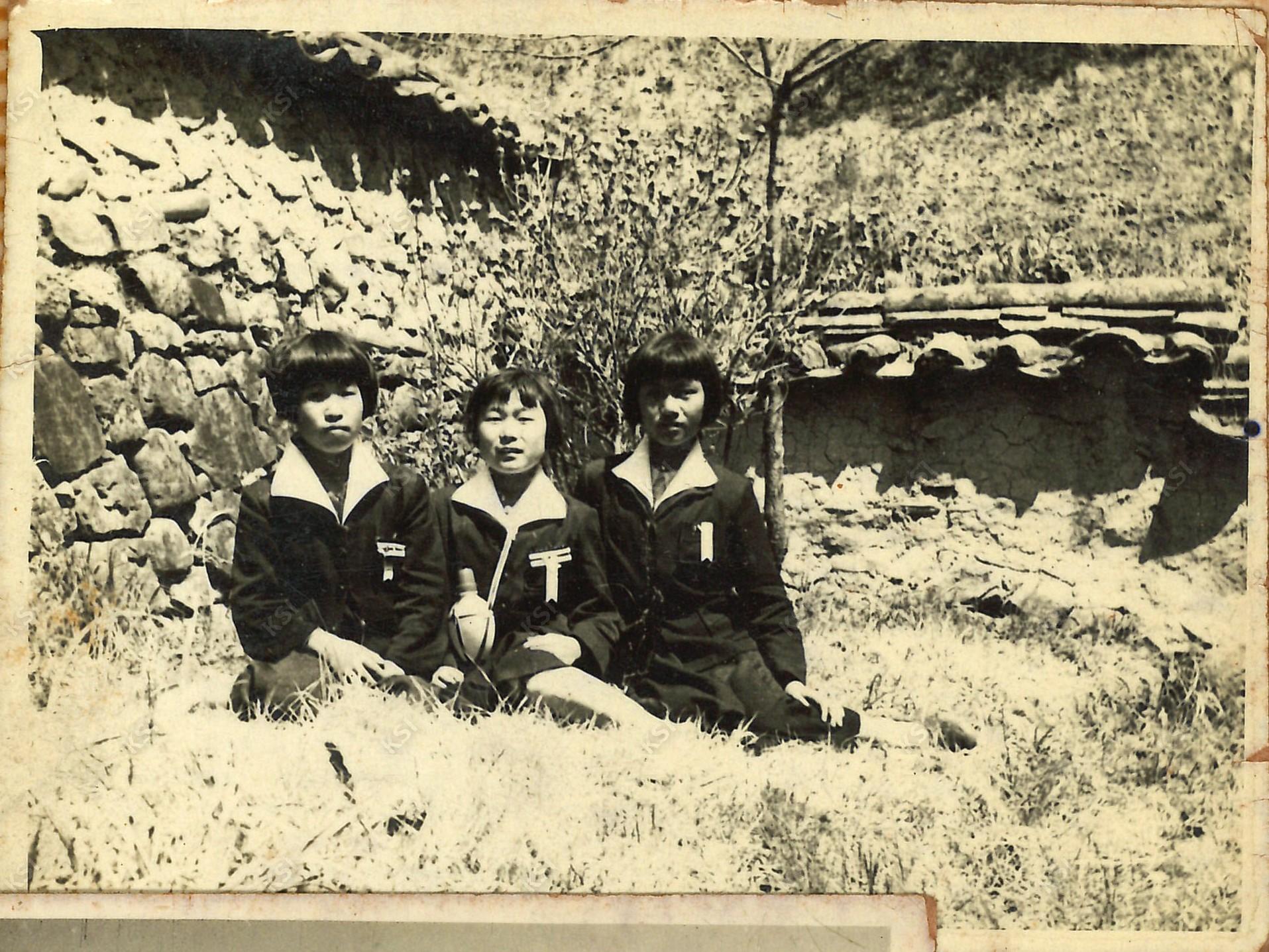 1962년 예안중학교 재학시절 도산서원으로 봄소풍