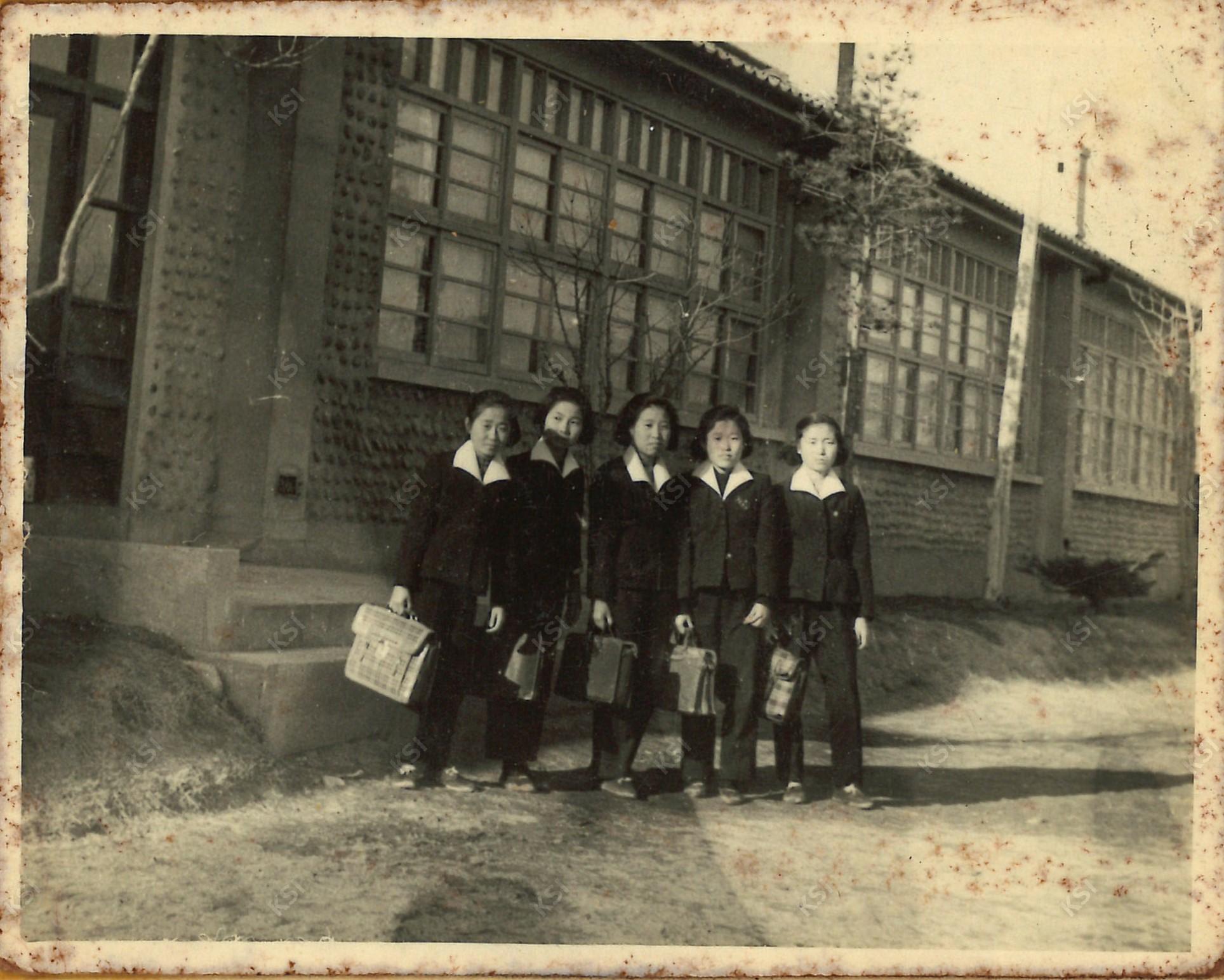 1965~1966년 경안여상 재학시절 예안중학교에서