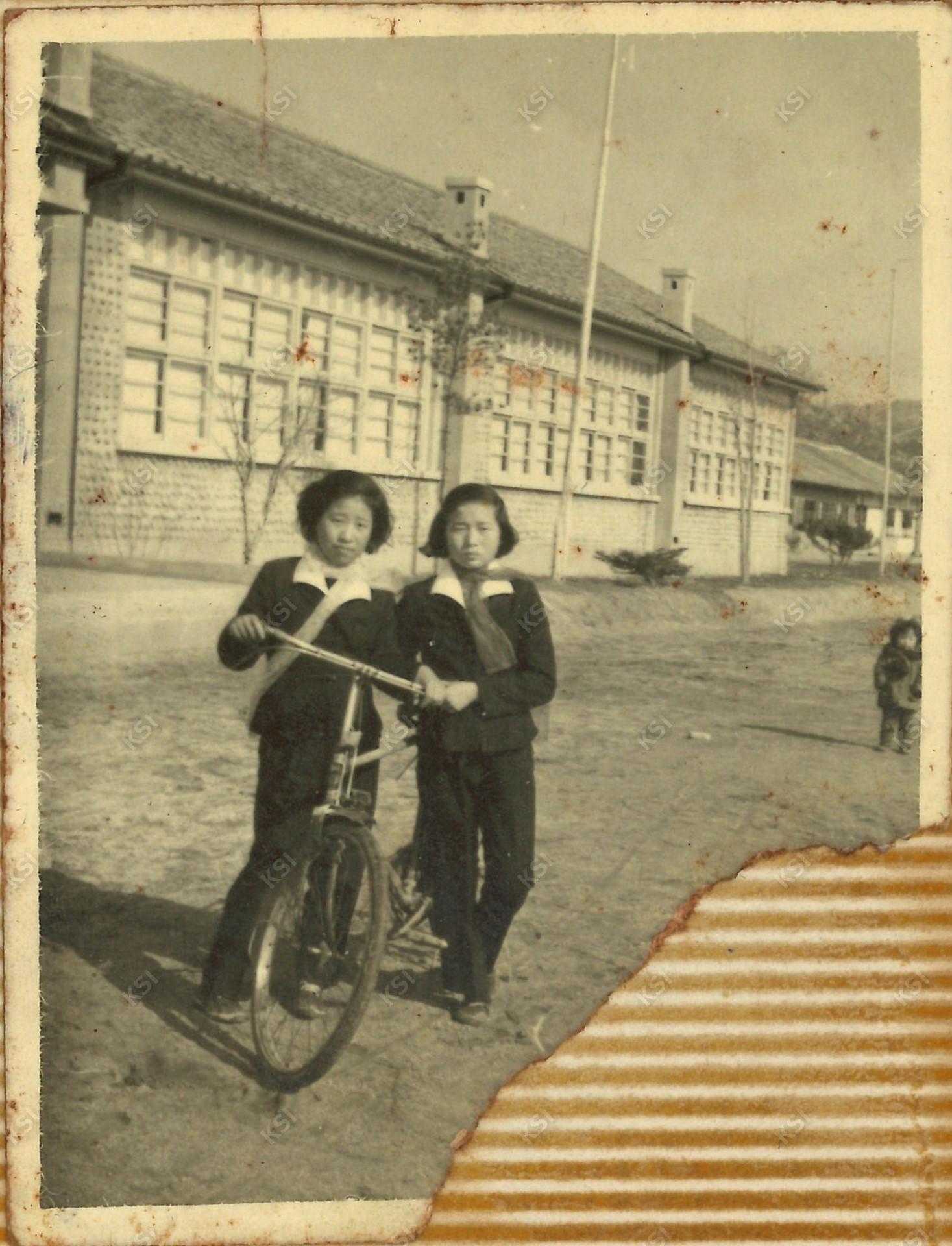 1965~1966년 경안여상 재학시절 예안중학교에서