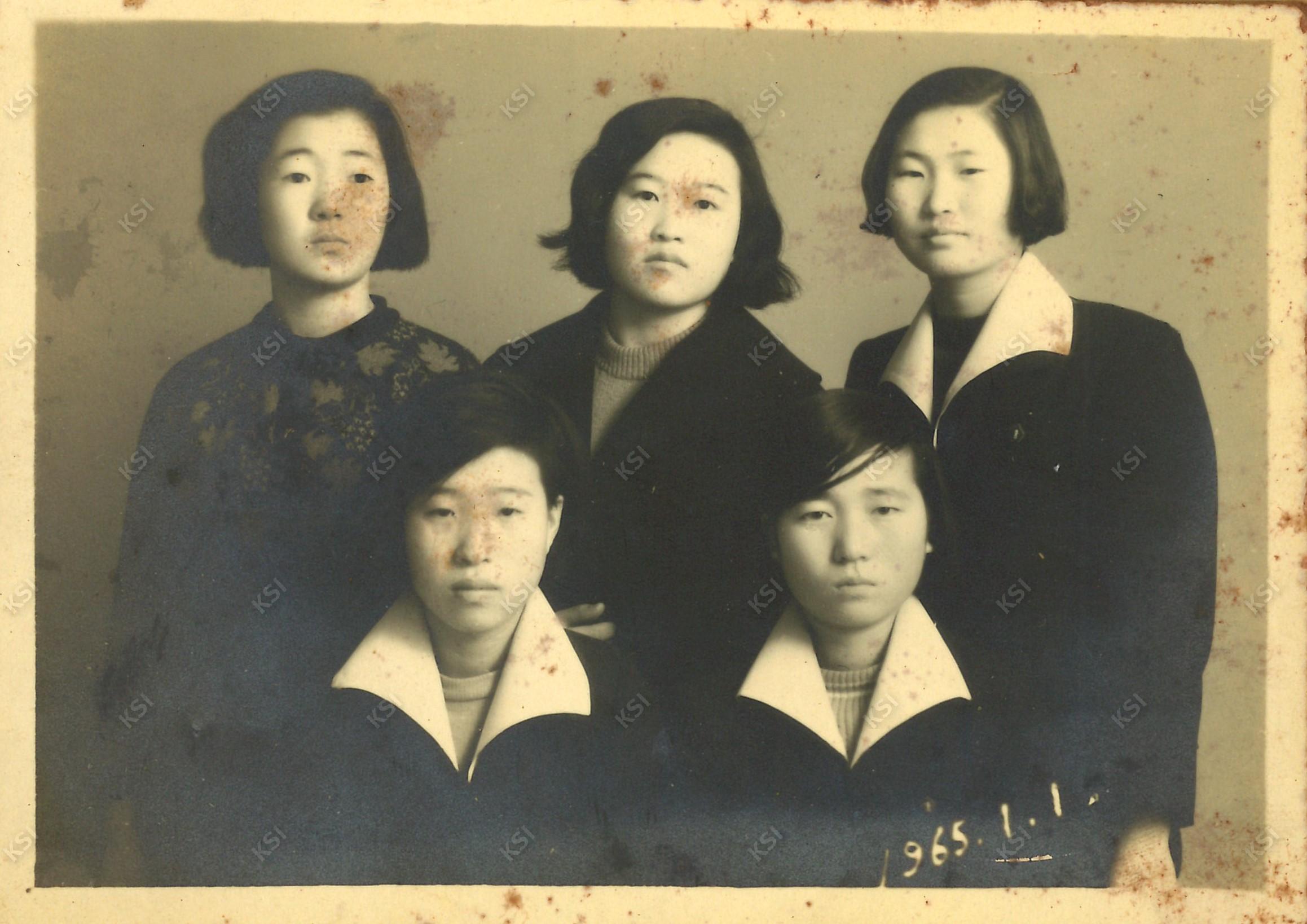 1965~1966년 경안여상 재학시절 친구들과