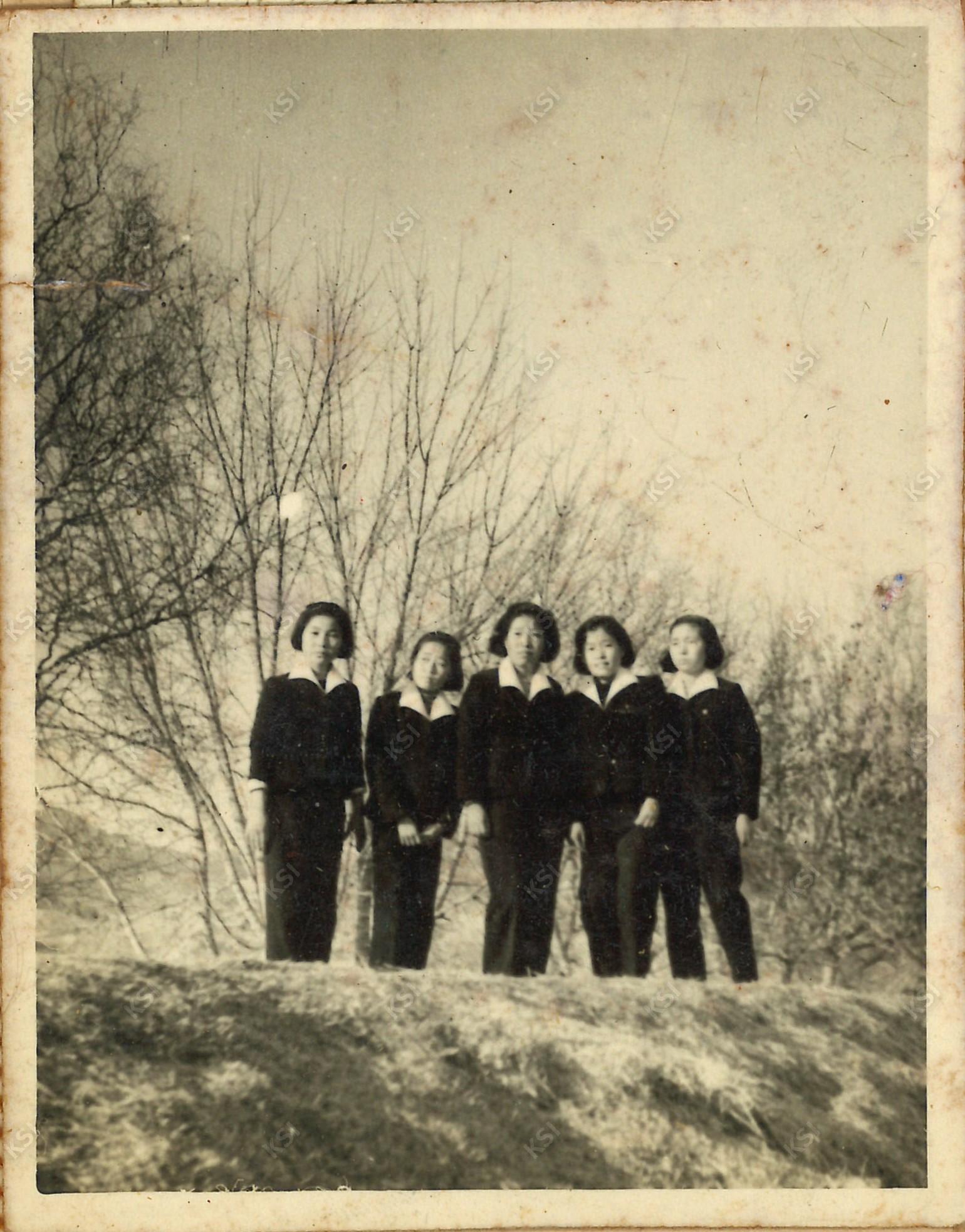 1965~1966년 경안여상 재학시절 친구들과