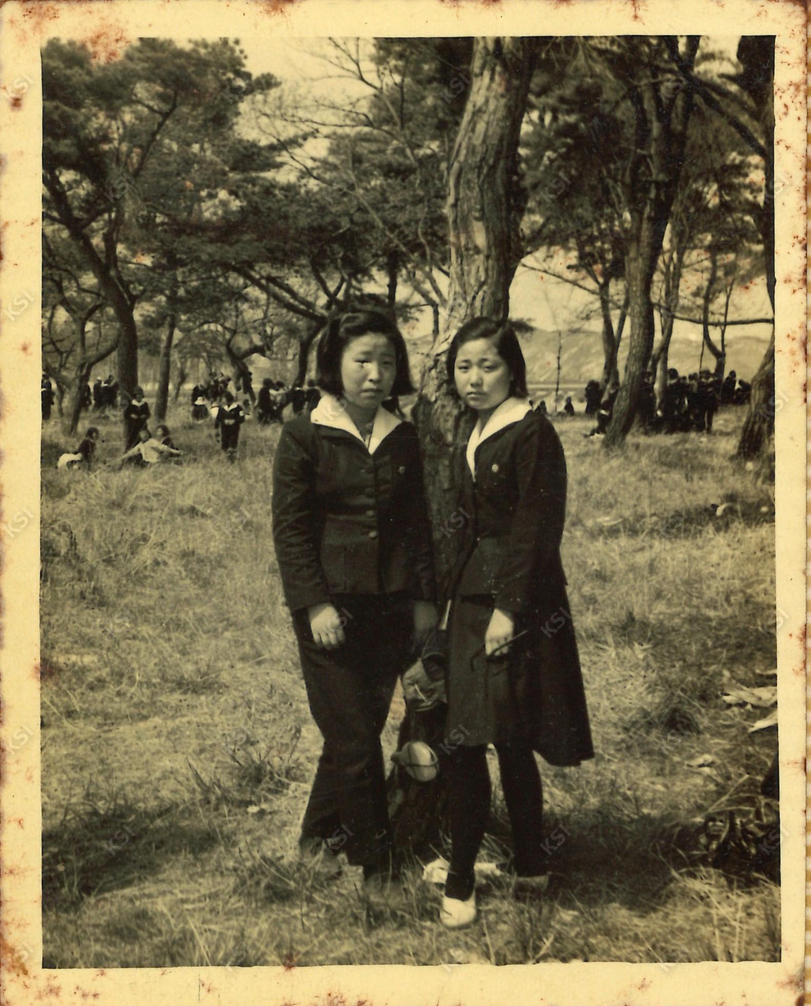 1965~1966년 경안여상 재학시절 친구와