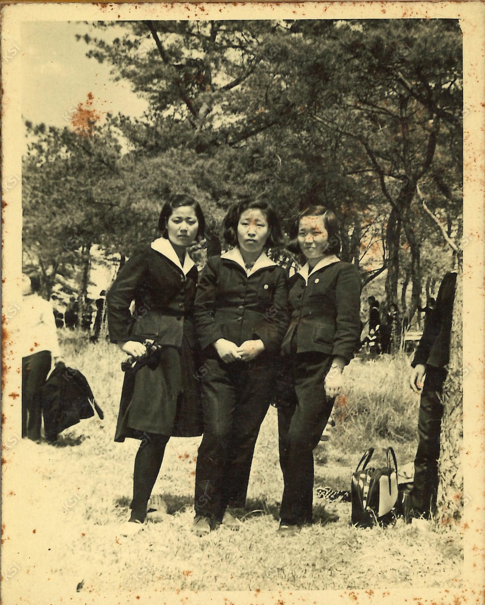 1965~1966년 경안여상 재학시절 친구와
