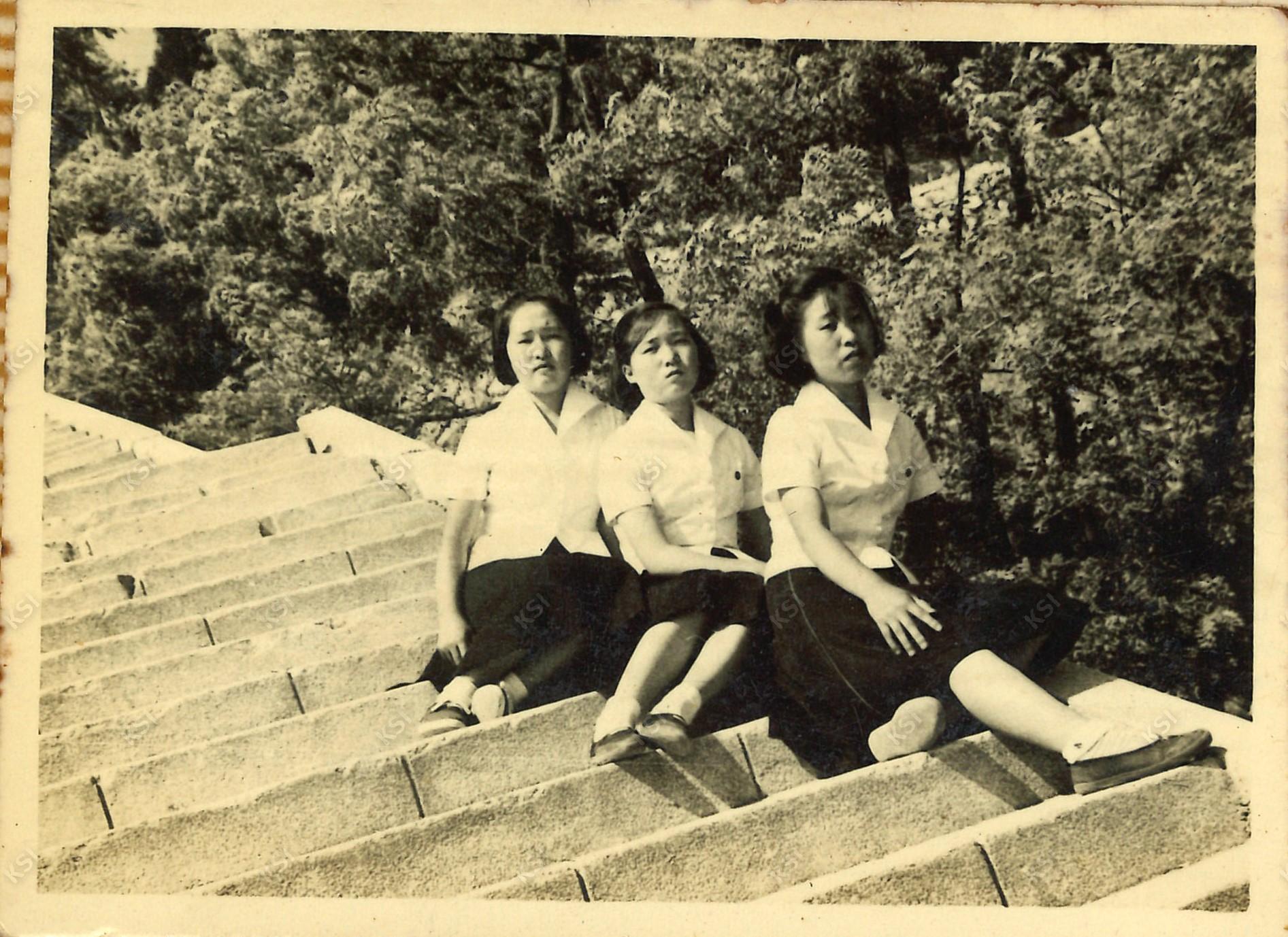 1965년 영남산 일본신사 입구에서