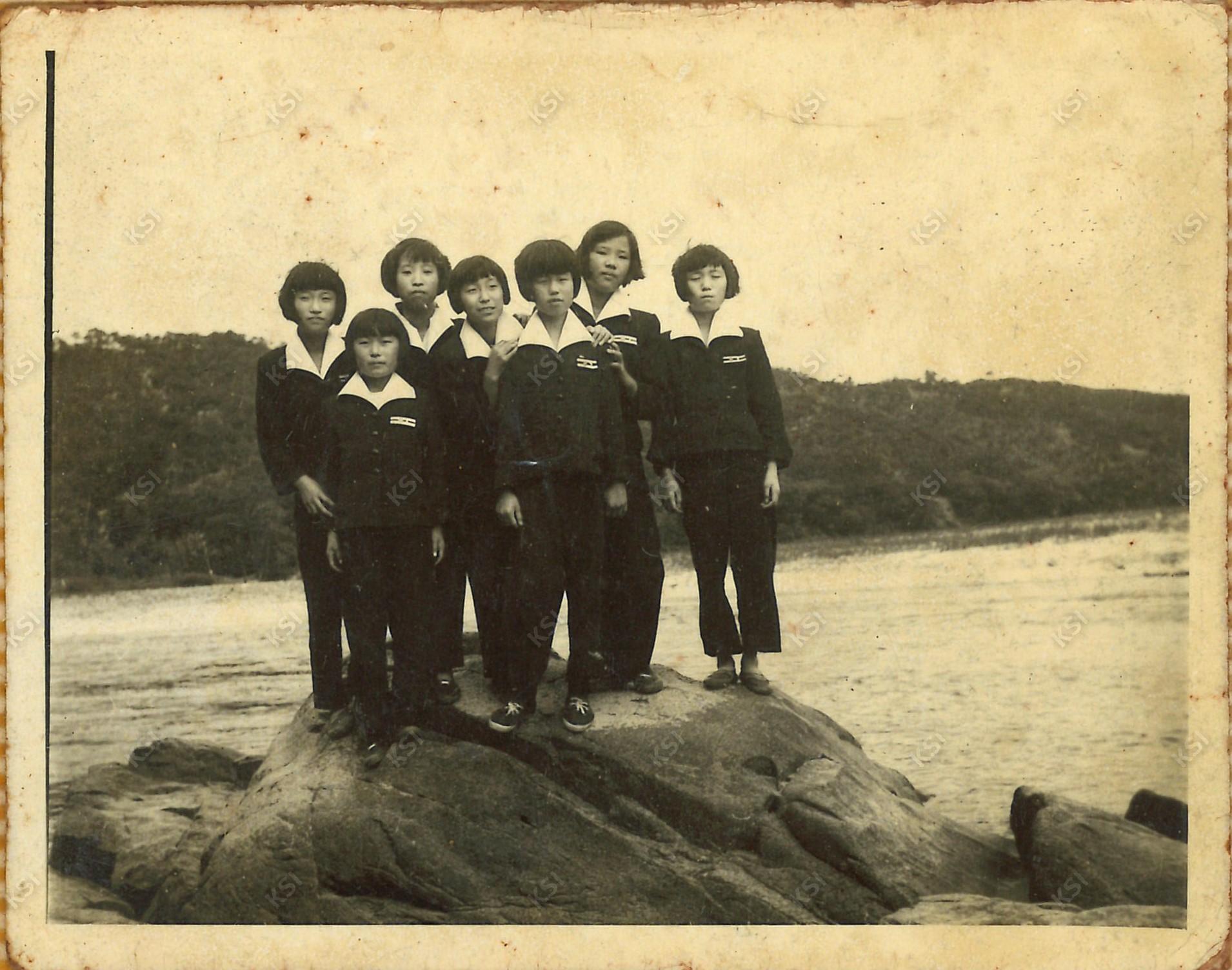 1965년경 예안 강가에서