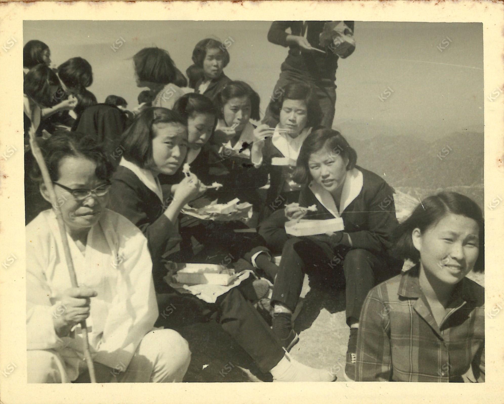 1966년 가을 수학여행 속리산에서