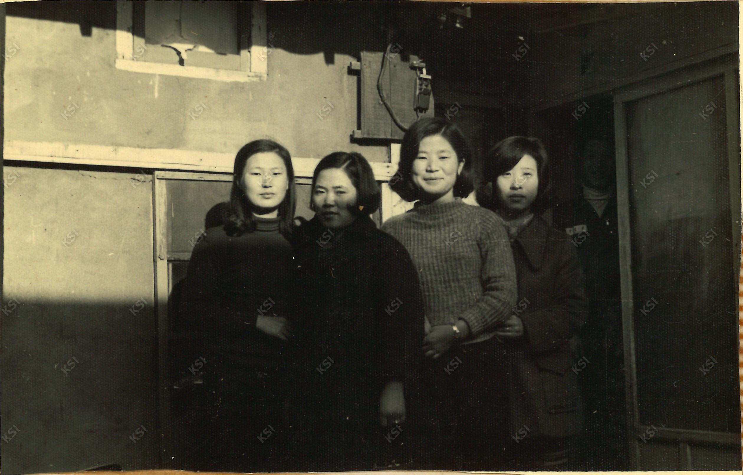 1968~1969년경 친구집에서