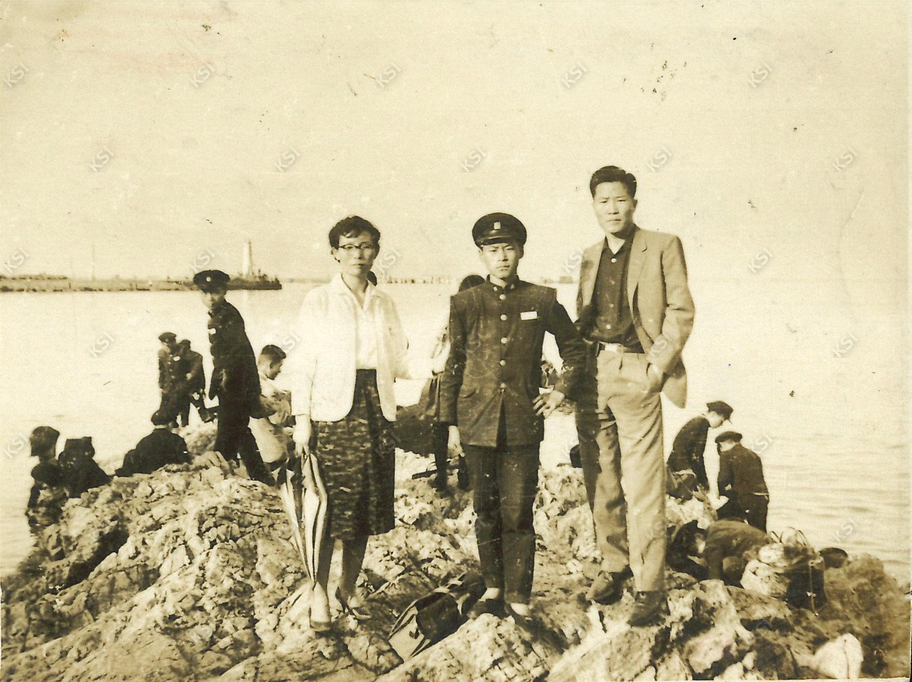 1963년 중학교 2학년 때 여행간 묵호해변에서