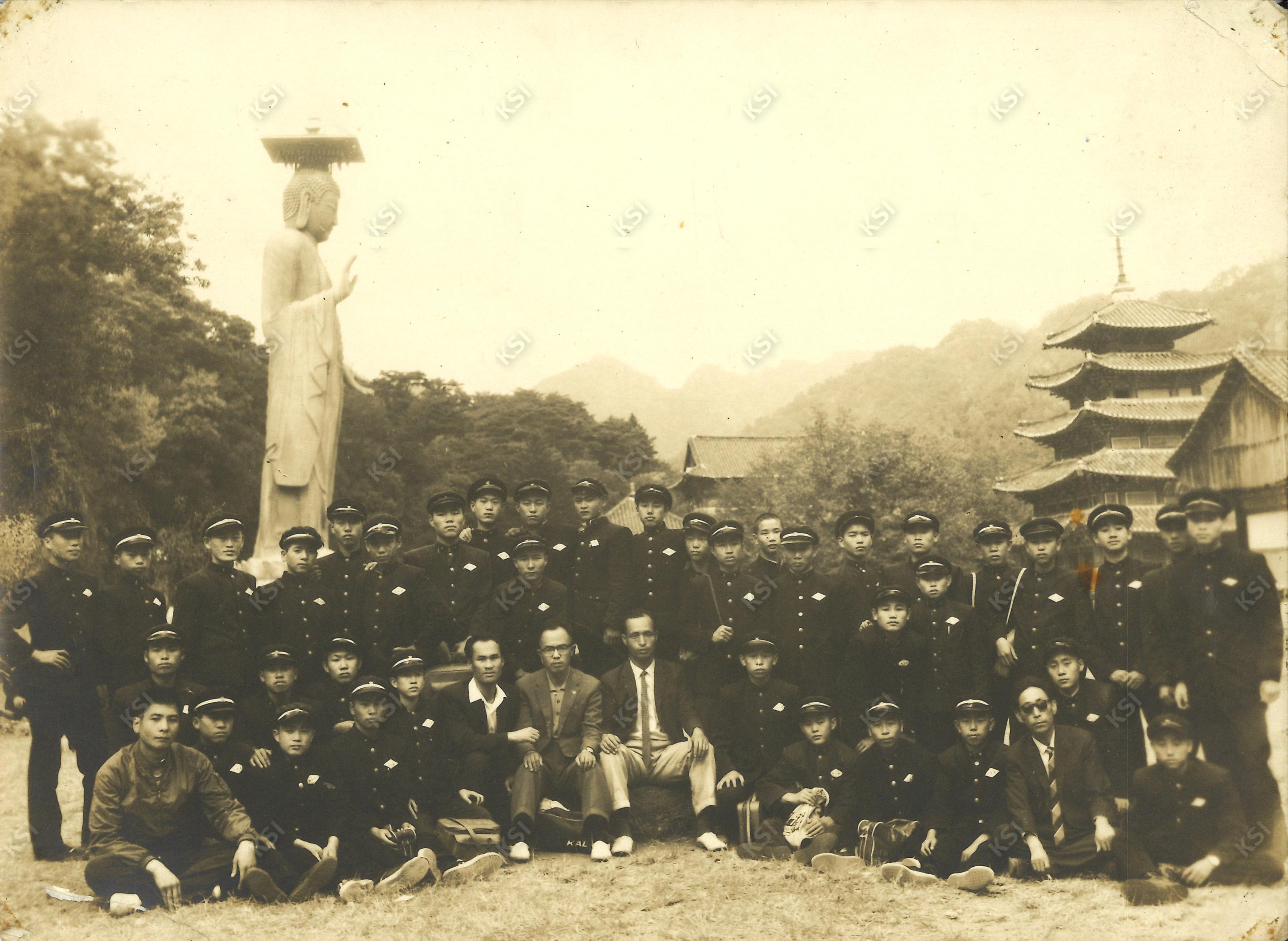 1965년 10월 12일 충북 법주사에서