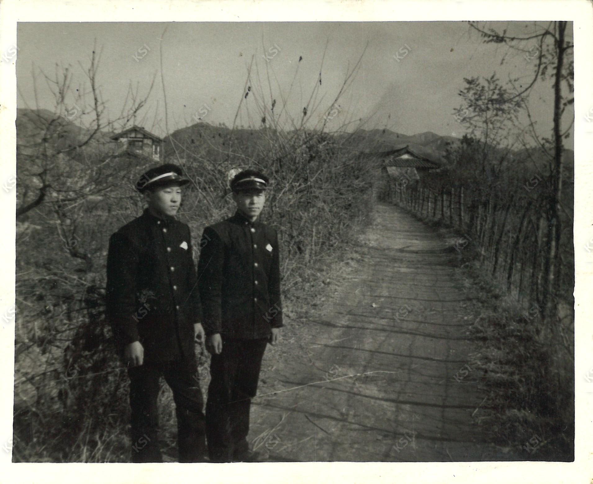 1966년 11월 17일 용상동 자취방 뒷길 과수원에서