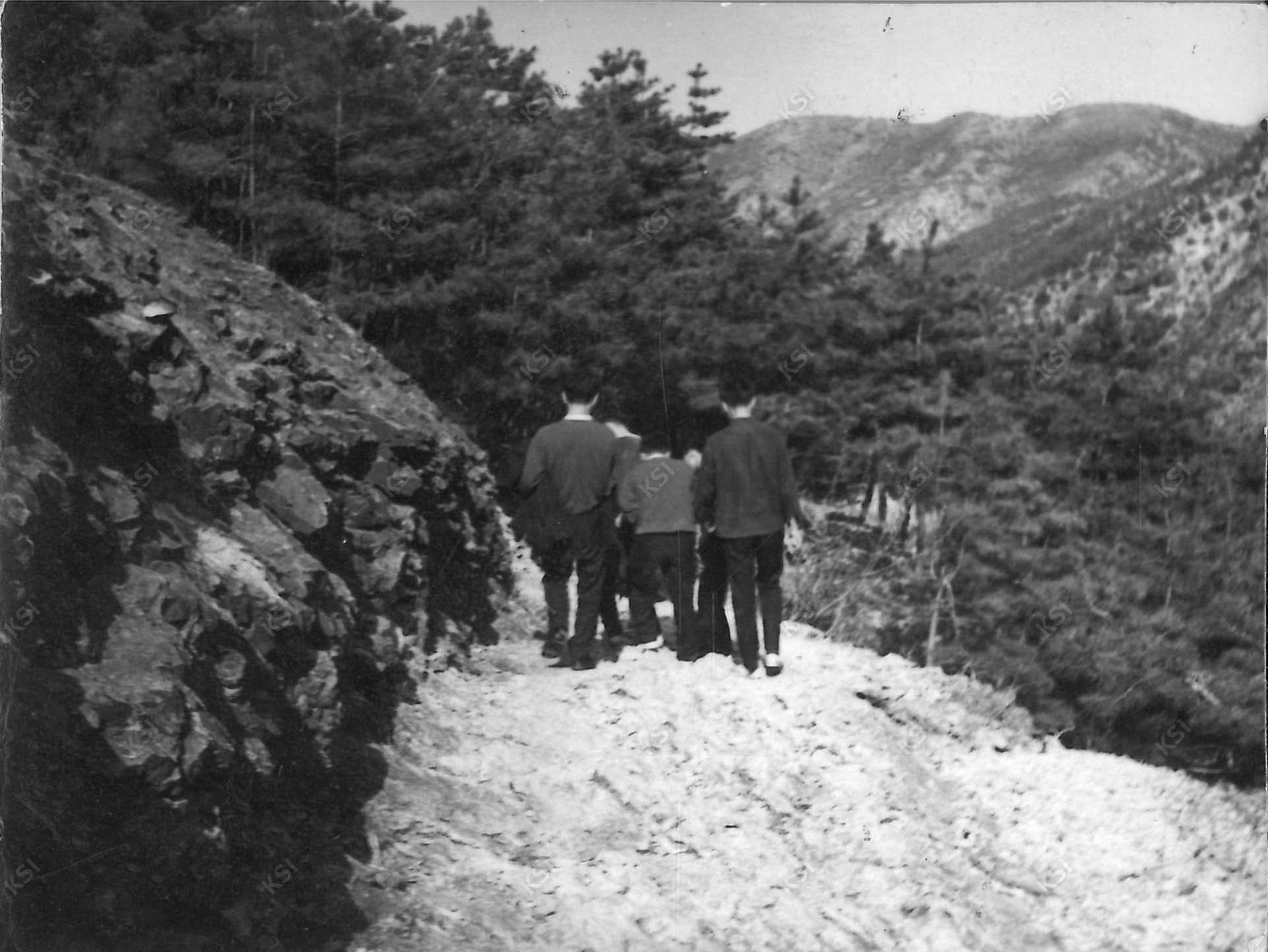 1969년 5월 봄소풍 금오산 선산구내