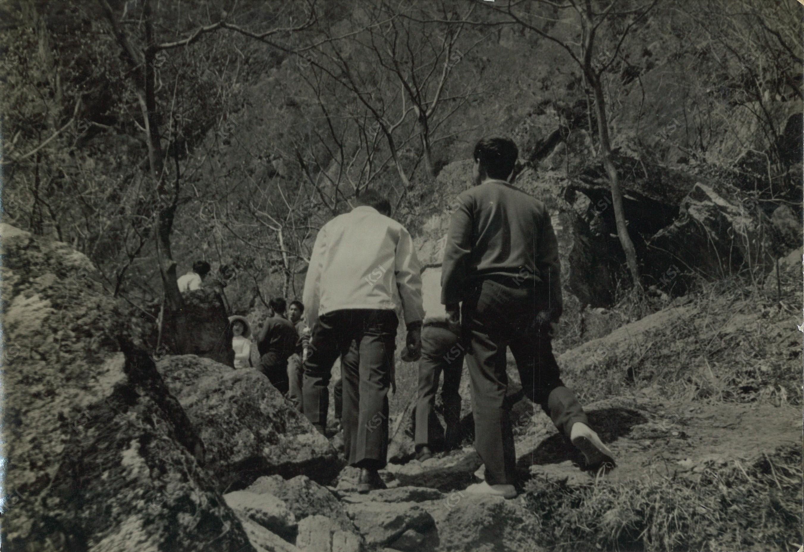 1969년 5월 봄소풍 금오산 선산구내