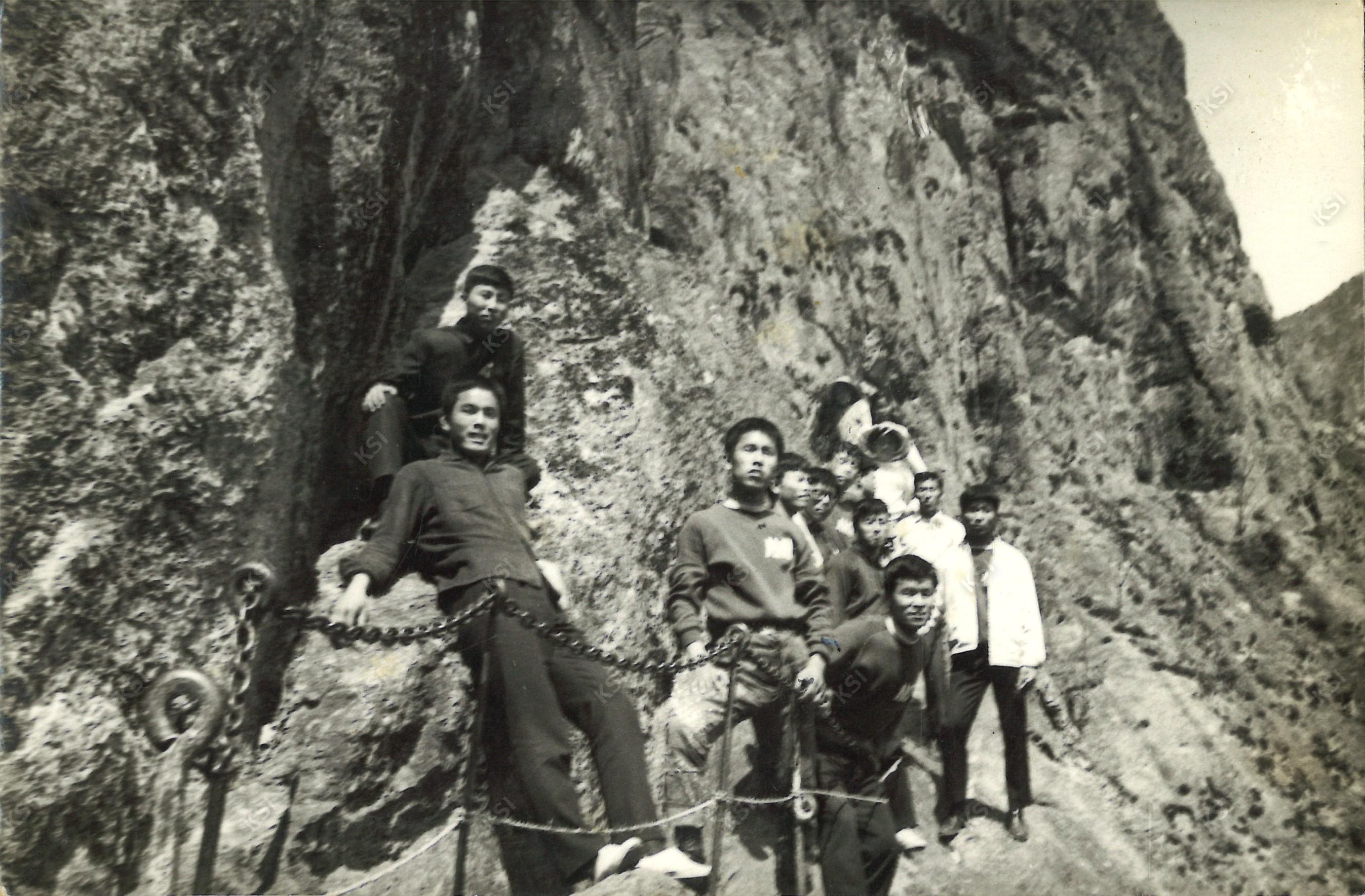 1969년 5월 봄소풍 금오산 선산구내