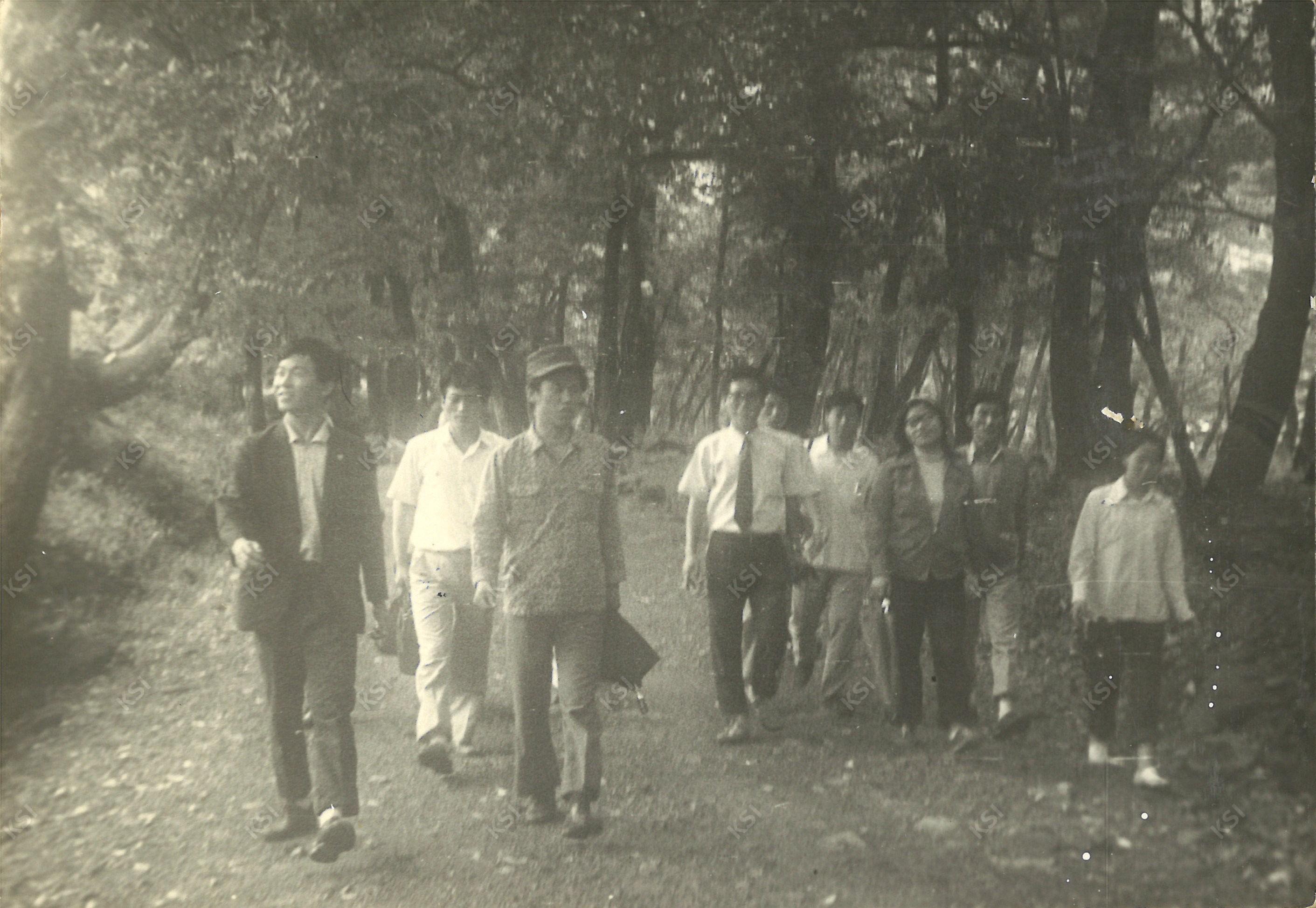 1970년대 중반 표충사 입구에서