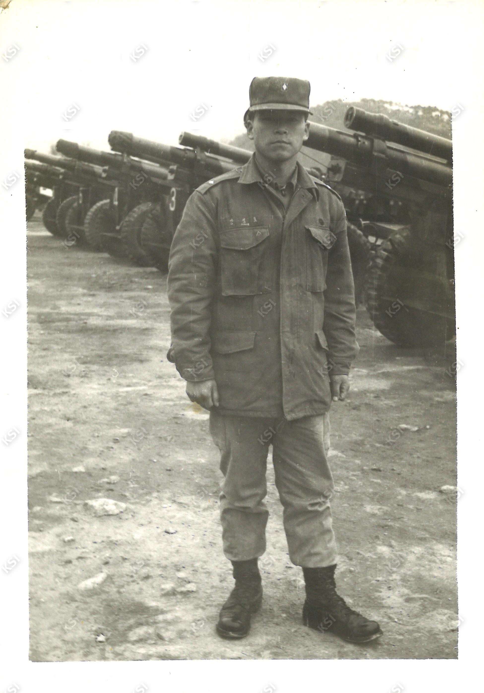 1970년대 초반 군복무 시절 포병학교에서