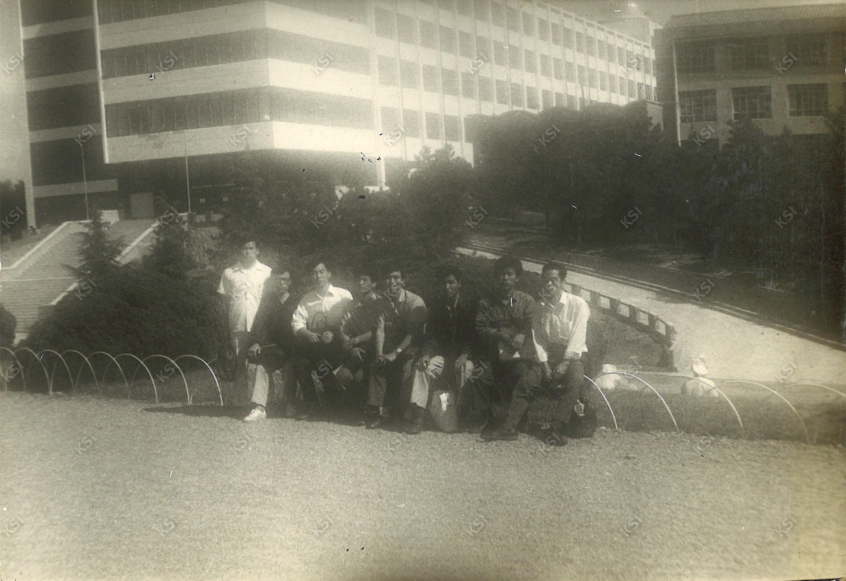 1971년 경북대학교 교정에서 ROTC 지원을 앞두고