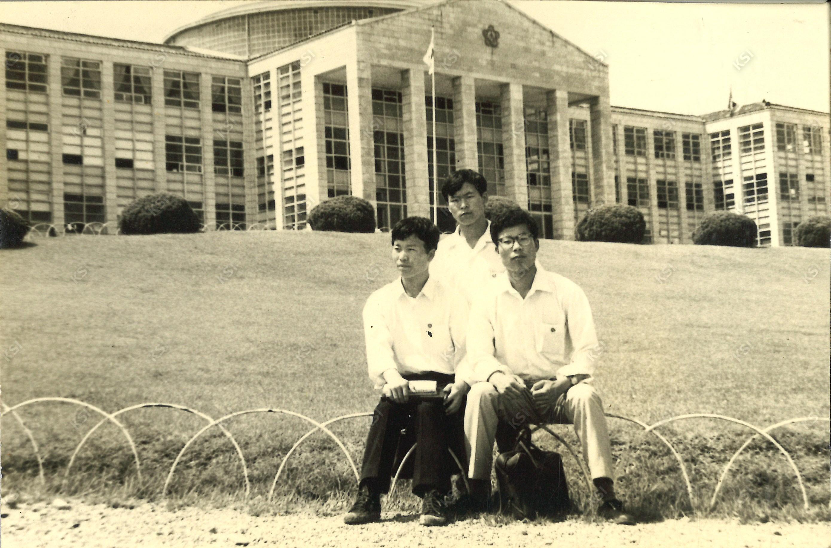 1971년 경북대학교 교정에서