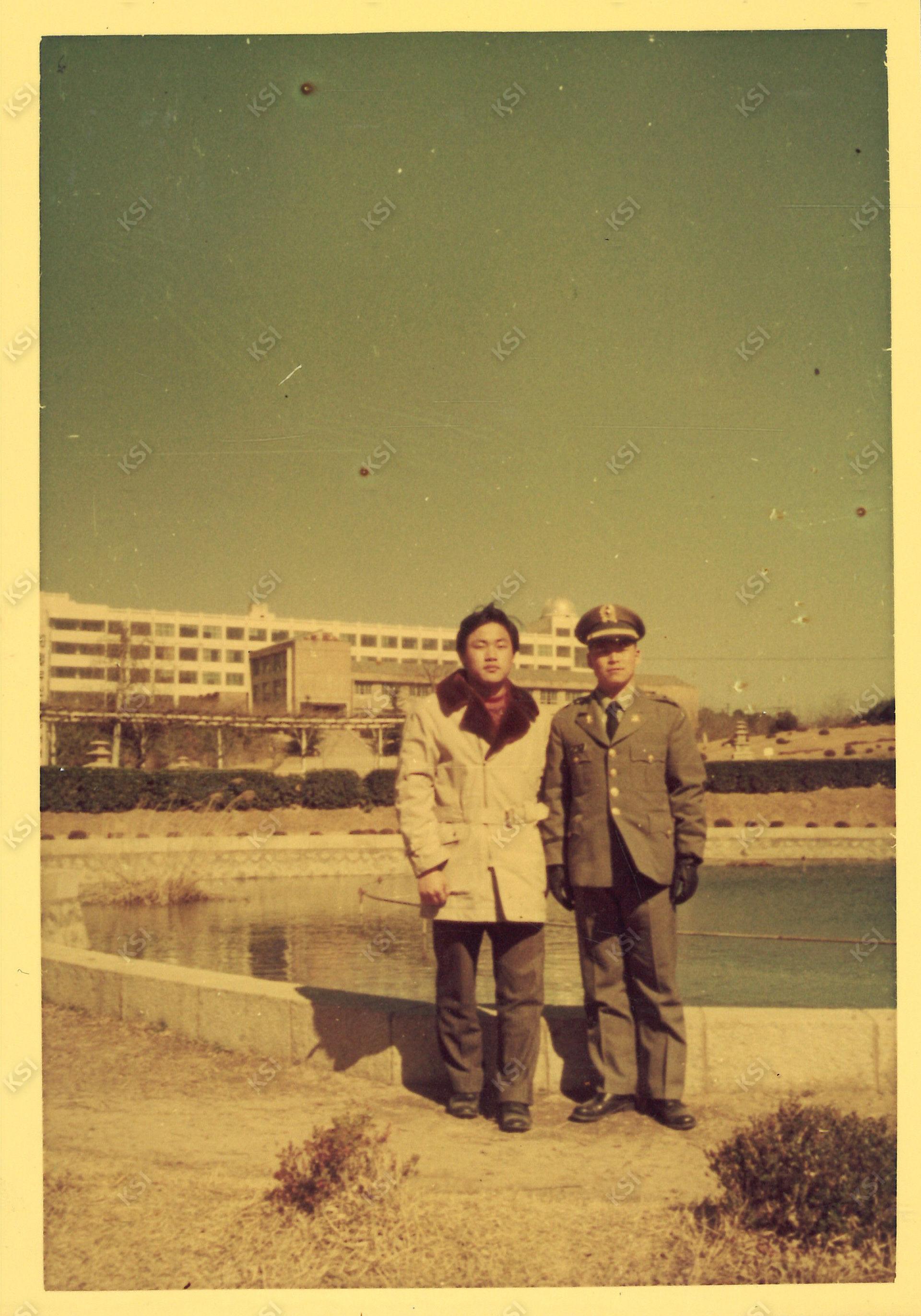 1973년 경북대학교 교정에서