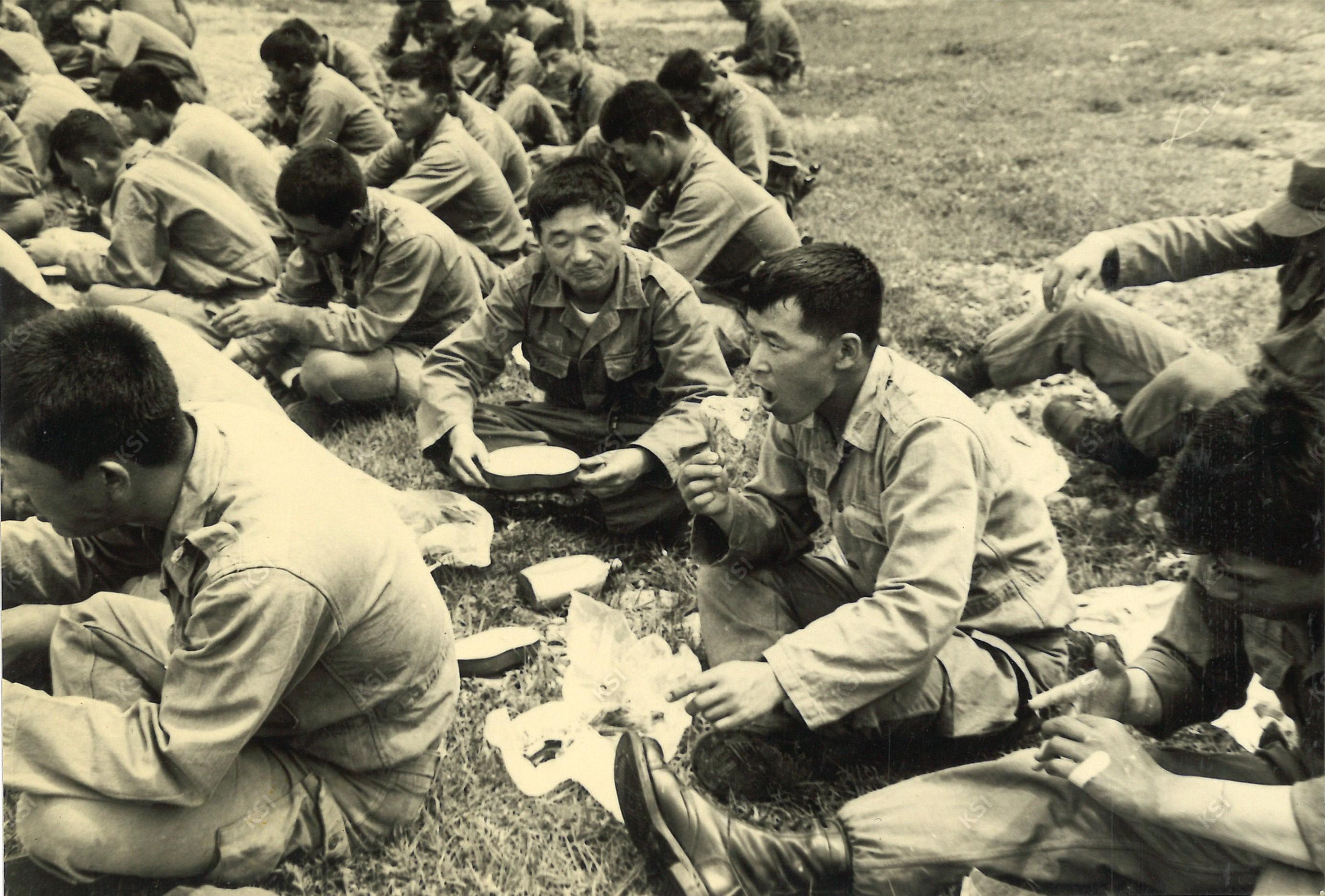 1973년 유격훈련 중 식사시간