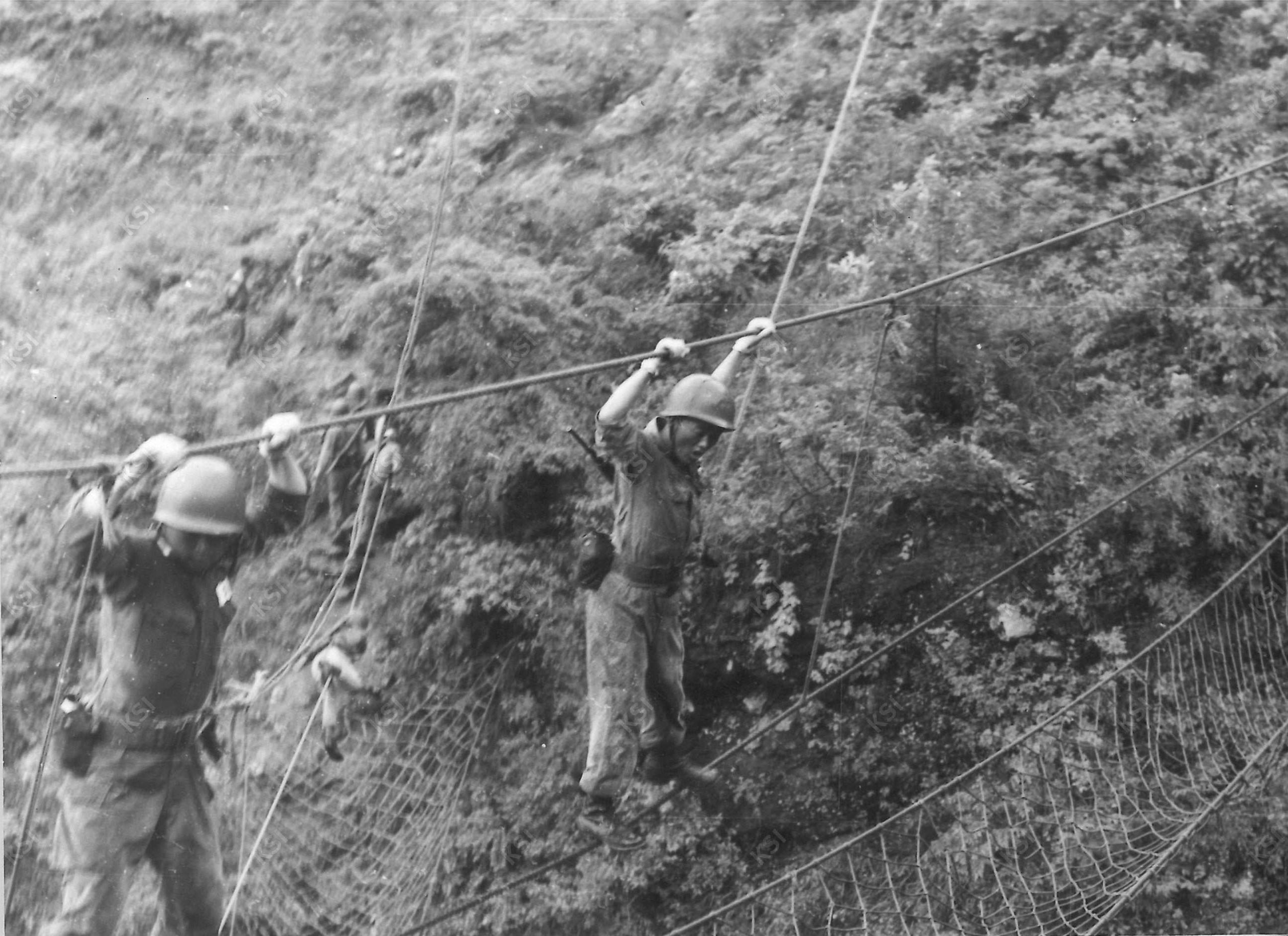 1973년 군복무 시절 전남 동복유격장 두줄코스