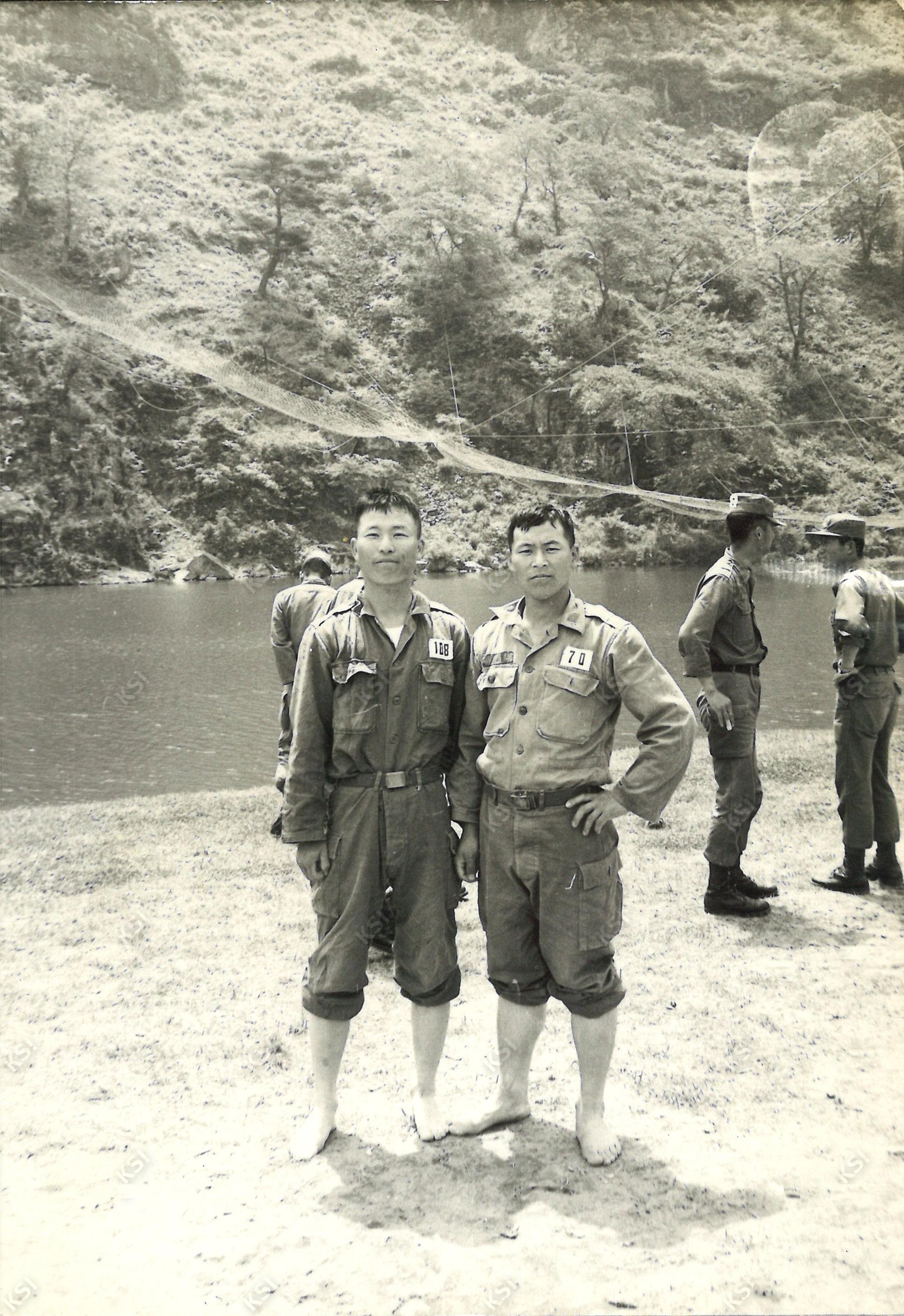 1973년 전남 동복유격장에서 유격훈련 중
